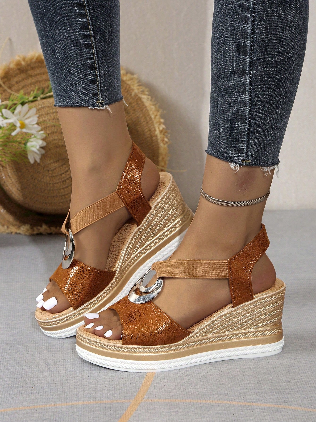 Ladies Solid Color Platform Wedge Sandals, Slip-On Slip-On Design, Luxurious And Fashionable Shoes, 2024 Summer Designer's New Comfortable Casual Women's Shoes, Perfect For Traveling, Parties And Fashion Events