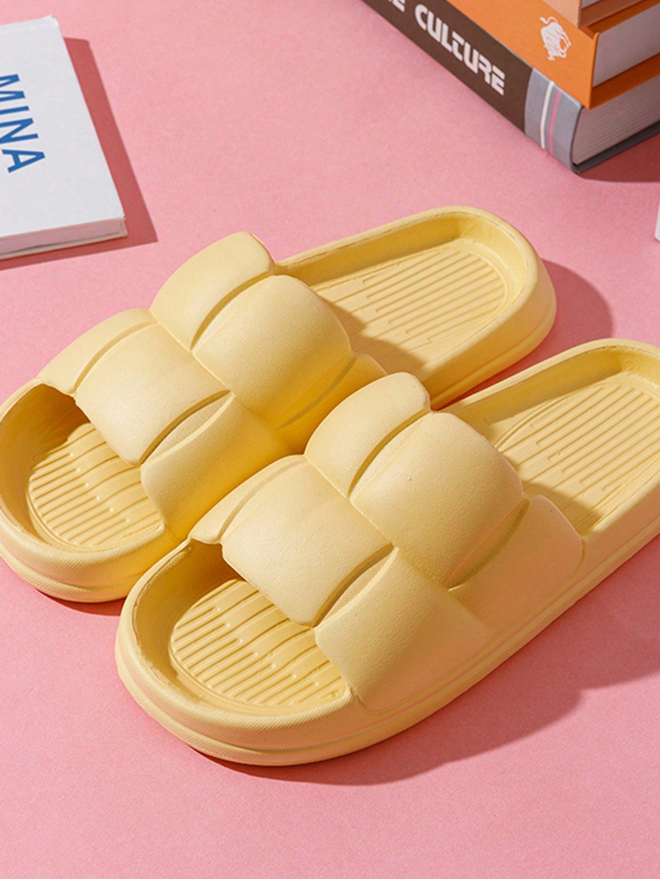 Summer Women's Solid Color Indoor Plastic Slippers, Anti-Slip Bathroom Home Soft Bottom Flat Shoes (It Is Recommended To Order One Size Up)