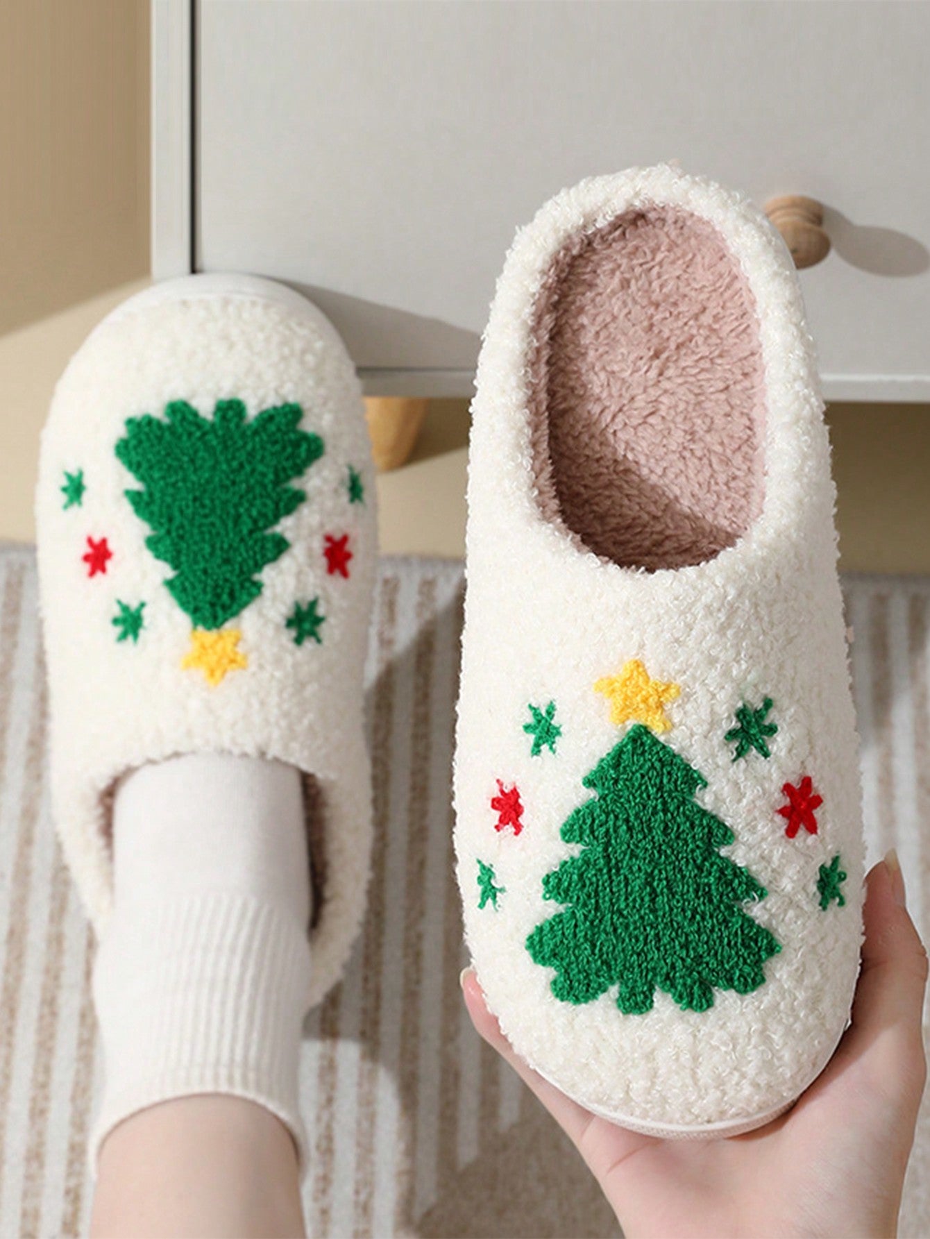 Women's Christmas Themed Warm Couple Slippers, Cartoon Reindeer, Christmas Tree, Santa Claus Pattern Slippers, Comfortable And Warm Autumn And Winter Slippers