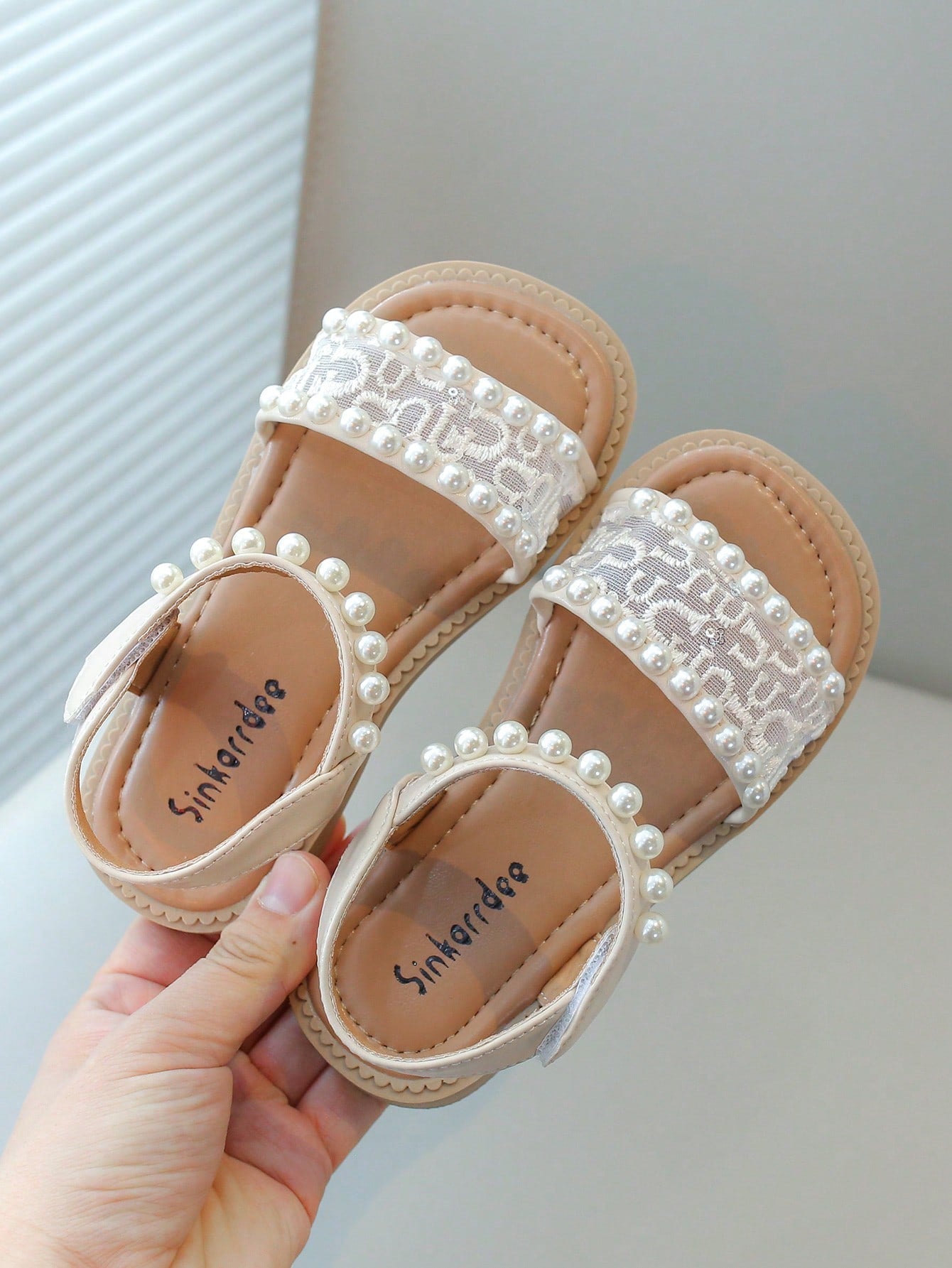 1 Pair Of Children Sandals Summer Girls Slip Resistant Casual  Flat-Bottomed Sandals