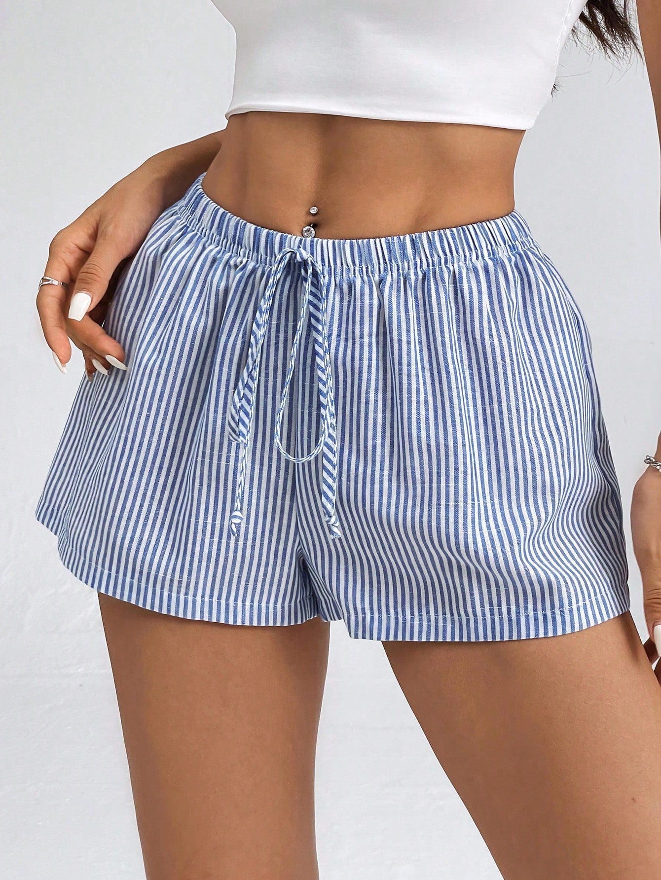 Women'S Solid Color Elastic Waistband Shorts With Slanted Pockets