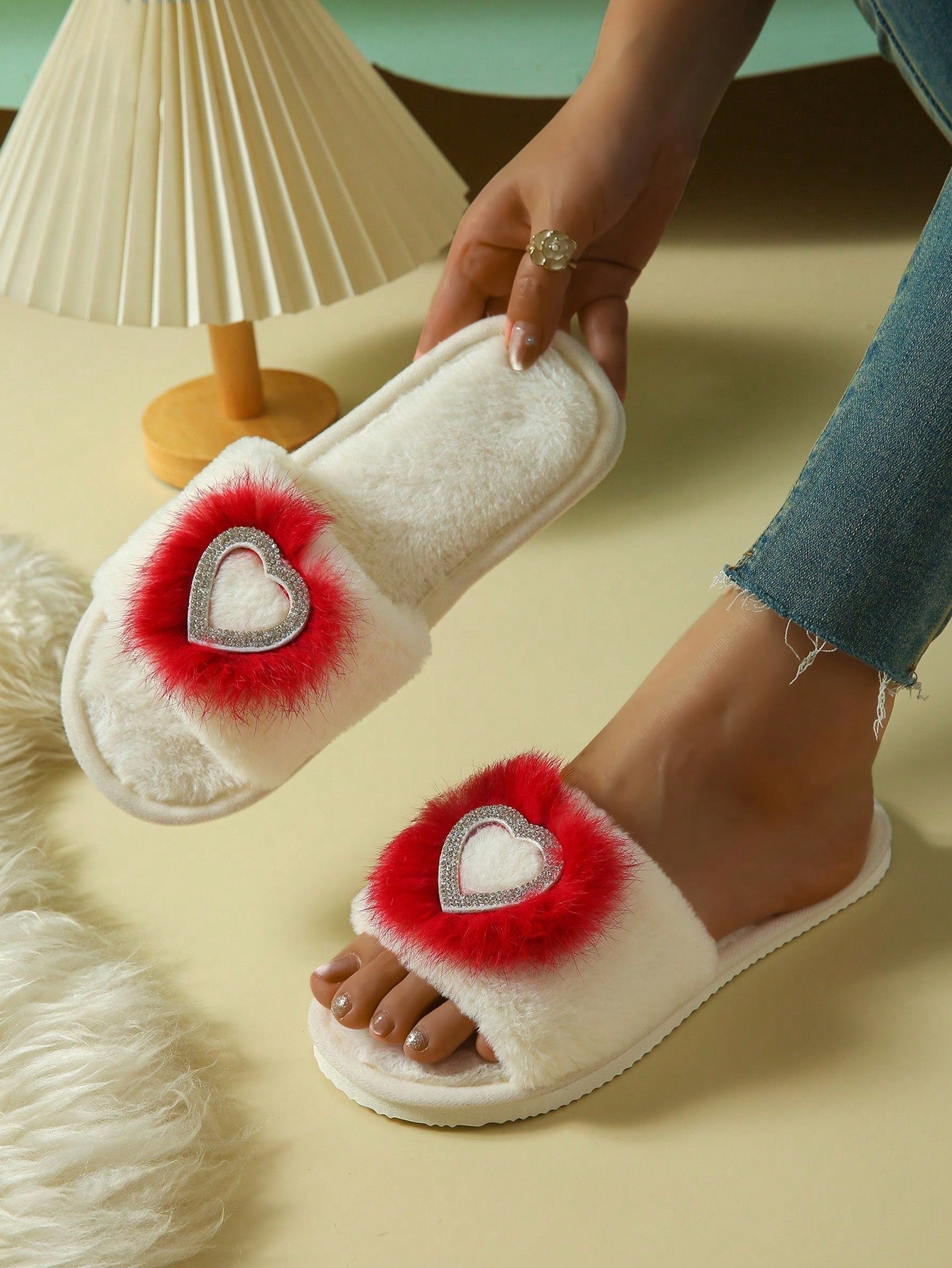 Women's Winter Indoor Furry Slippers, Suitable For Wooden Floors, Fluffy Cross-Band Slides