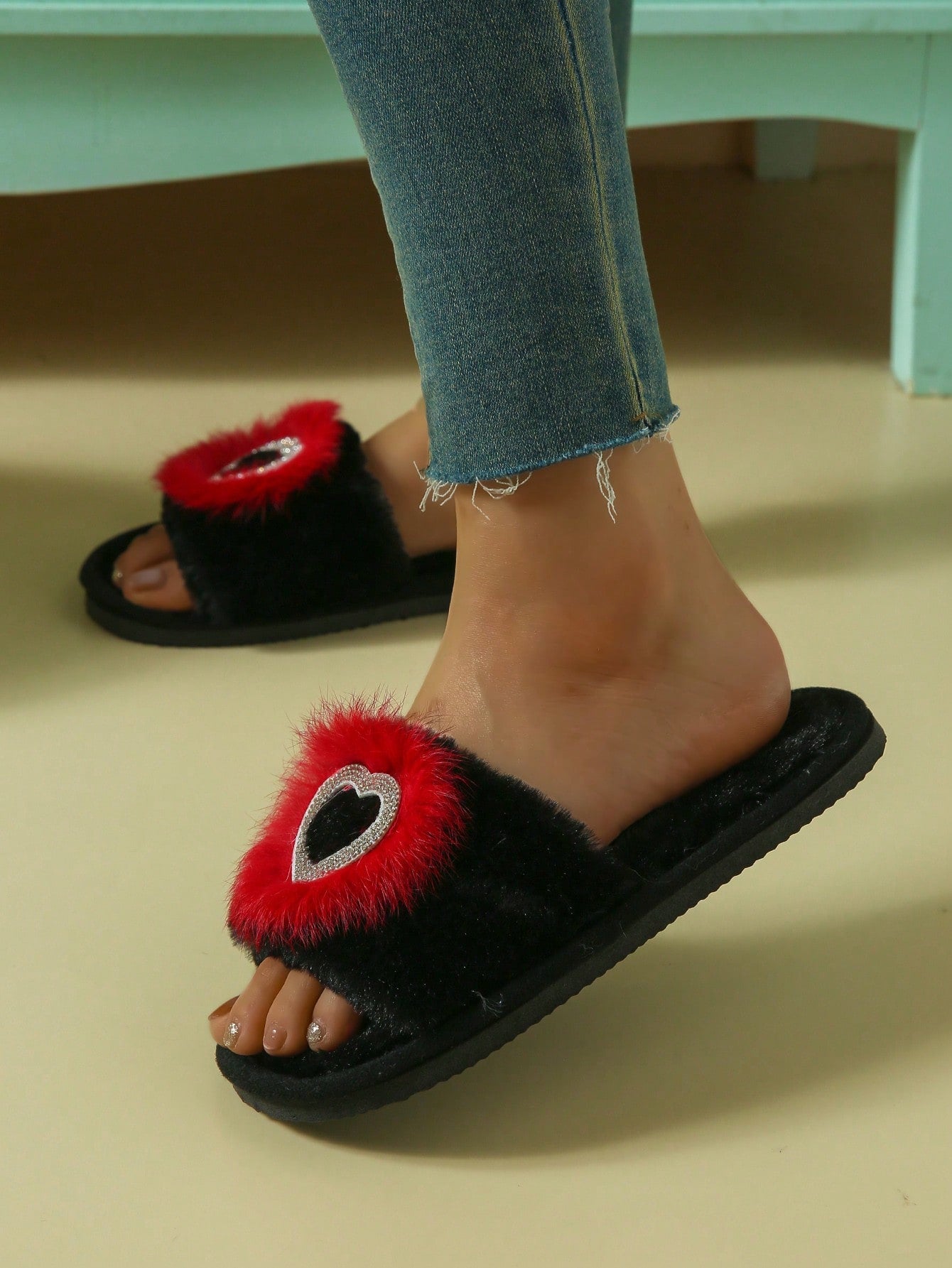 Women's Winter Indoor Furry Slippers, Suitable For Wooden Floors, Fluffy Cross-Band Slides