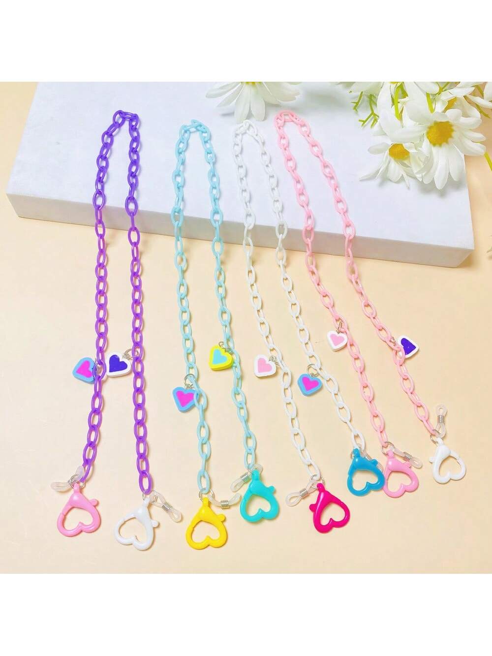 4 Children's Mask Chain Hanging Neck, Girls Cute Acrylic Heart Mask Rope Non-Slip Anti-Loss Glasses Chain (Purple, Pink, White, Green)