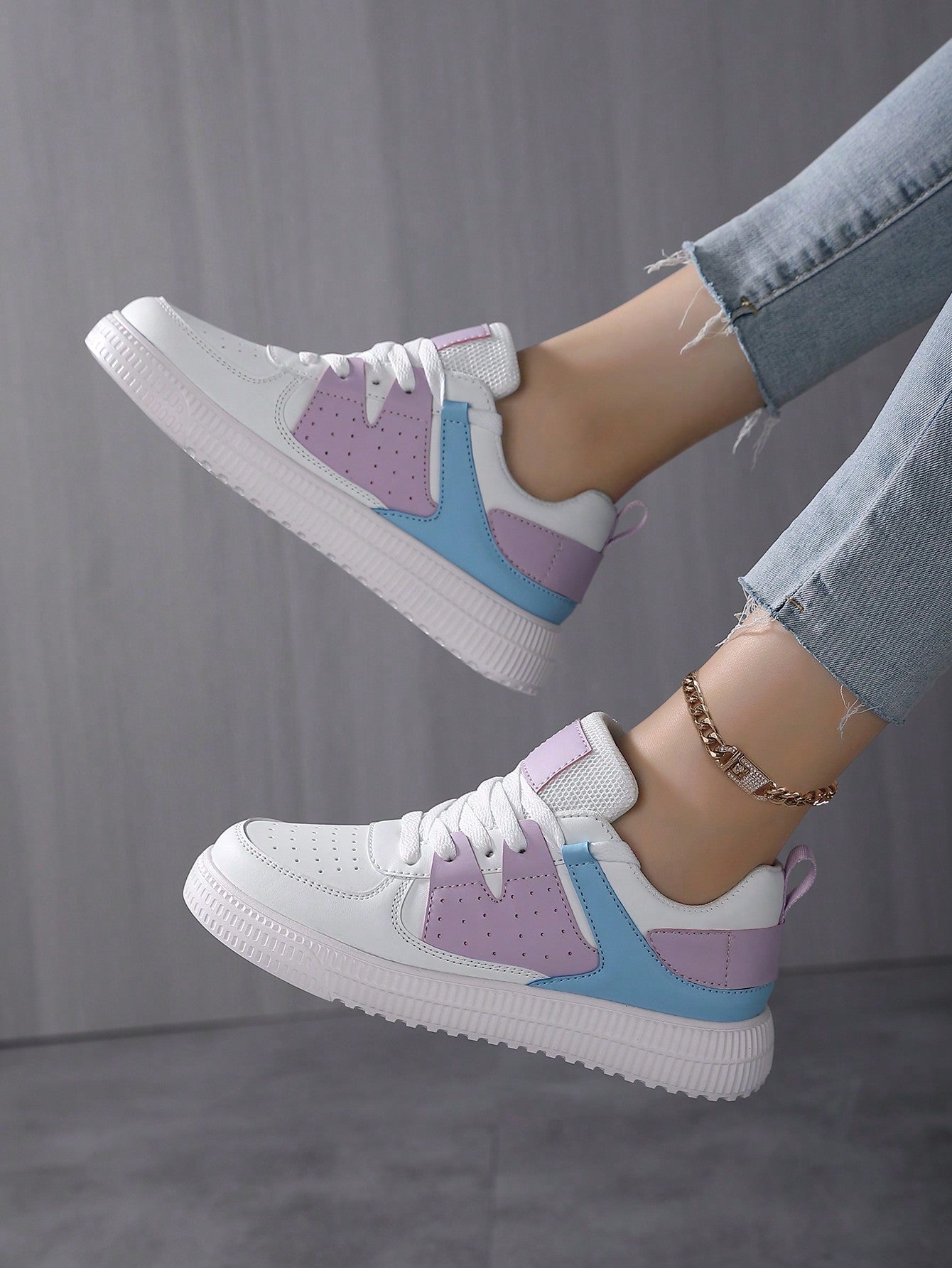 Fashionable Women Sports Shoes, Minimalist Style Classic White Casual Skateboard Shoes, Solid Color Versatile Round Toe Thick Platform Height-Increasing Outdoor Hiking Sneakers.
