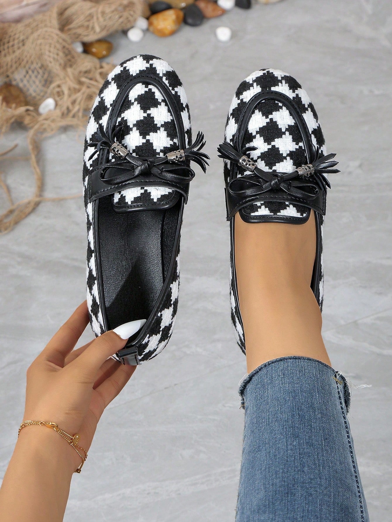 New Women's Comfortable & Trendy Simple Black And White Round Toe Slip-On Flat Shoes With Bow Decor, For Casual Outdoor Wear