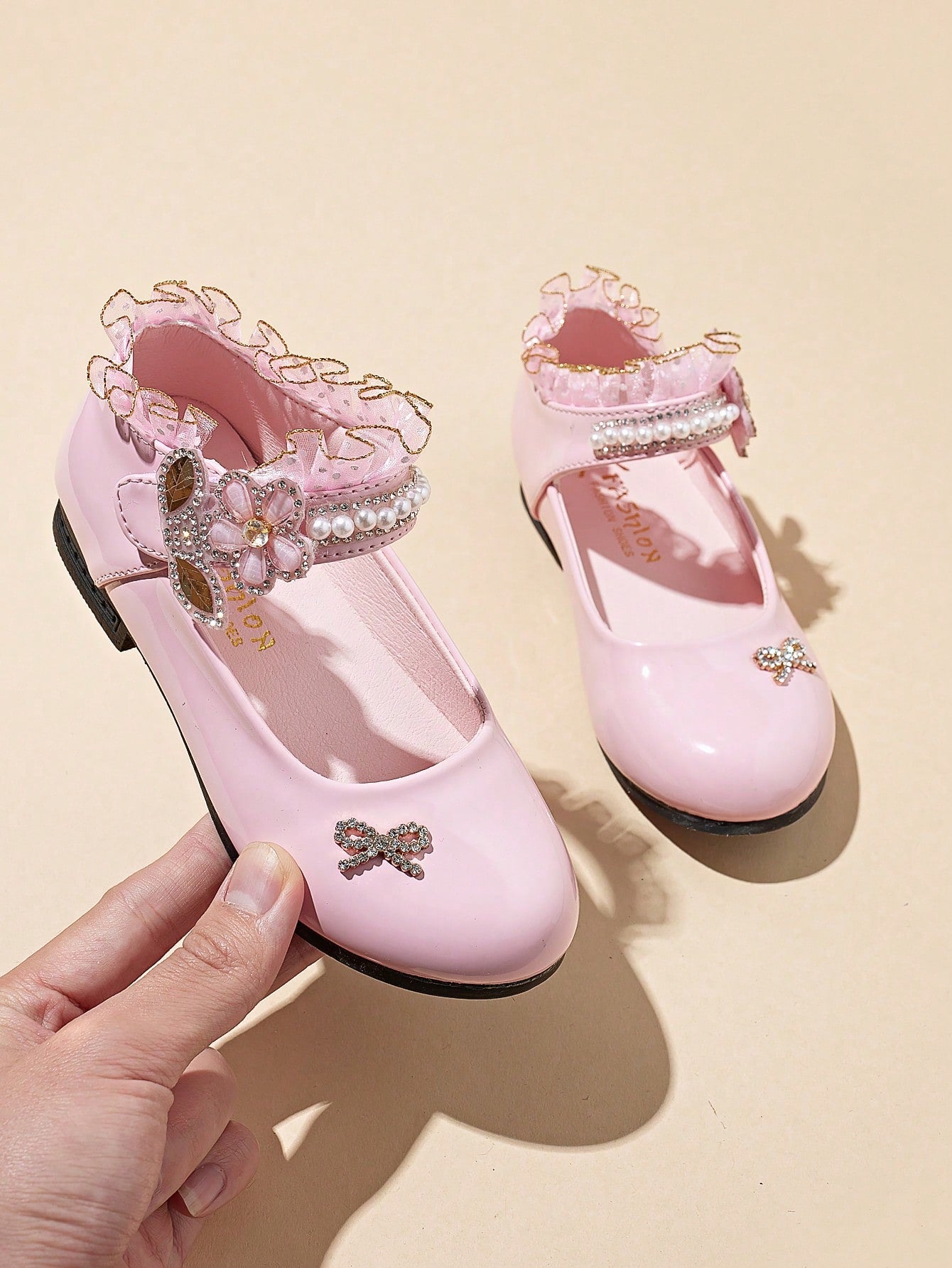 1pair Girls' Princess Shoes With Rhinestones, Soft Breathable Leather Shoes With Low Heels Suitable For Performance And Parties, All Seasons Available