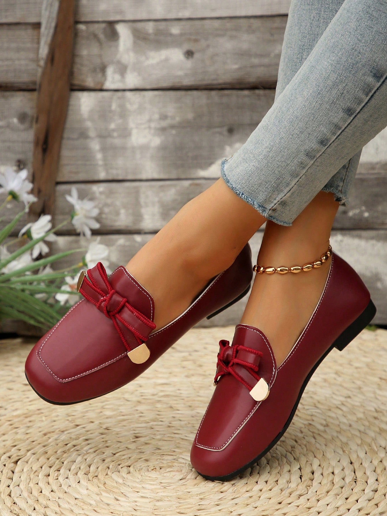 New Arrival Women's Popular Fashion Red Bow-Tie Sexy Low-Key Retro Style Luxurious Flat Shoes With Metal Buckle, Suitable For Casual/ Vacation/ Work/ Commute. Soft, Anti-Slip Sole. Square Toe, Shallow Mouth, Mary Jane Shoes And Loafers.