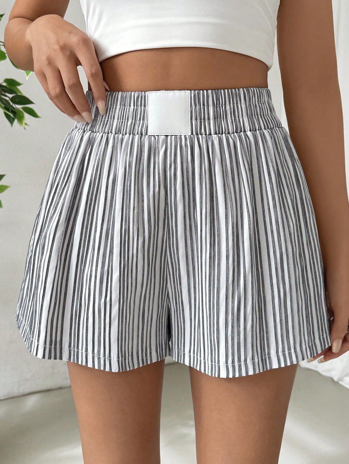 Comfortcana Daisy Print Letter Patched Detail Shorts