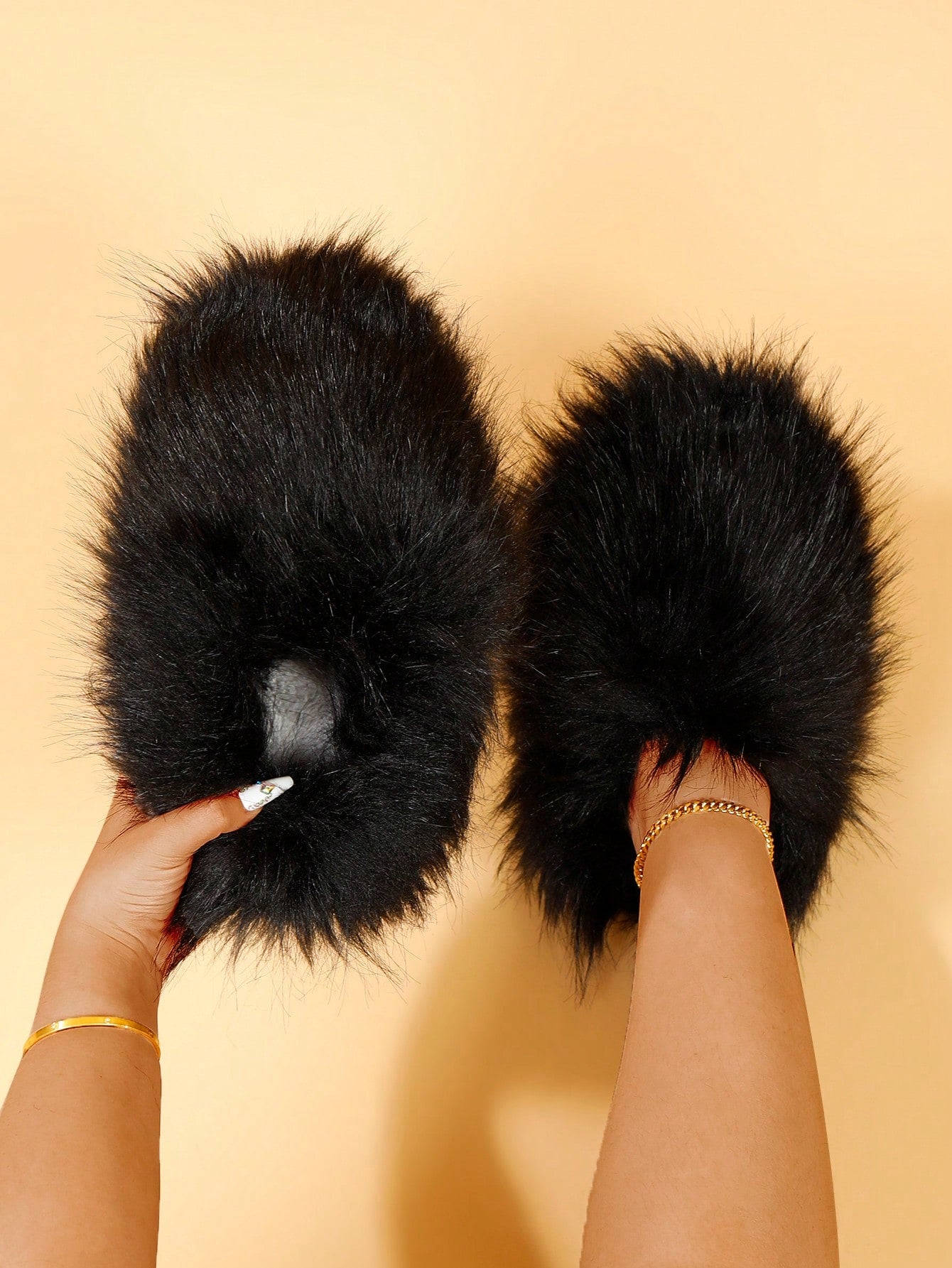 Women's Fluffy Slippers With Warm Fleece For Indoor Silent Anti-Skid Home Shoes. Large Size Slippers, Stylish Half-Pack Slippers For Outside Wear In Spring