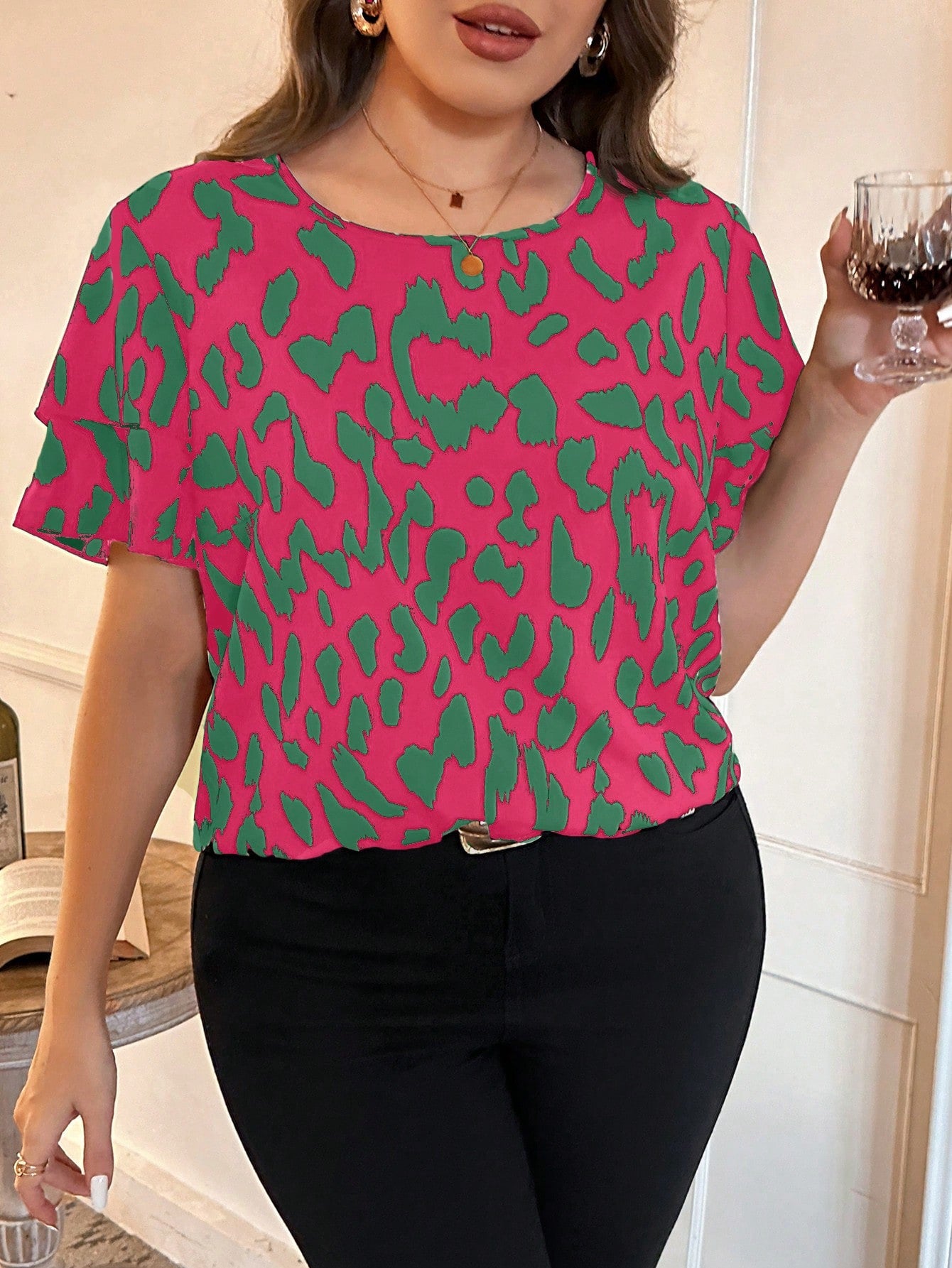 Round-Neck Plus Size Top With Double-Layer Sleeves And Printed Lines