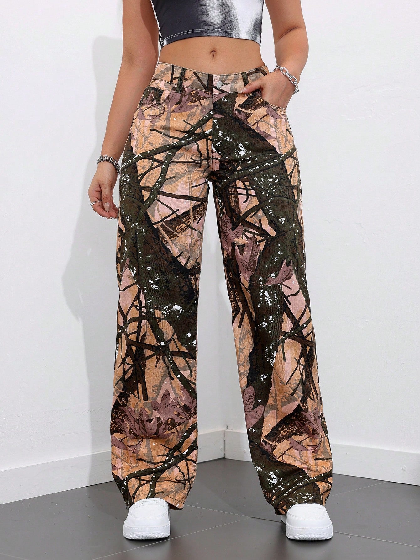 Low-Waisted Printed Washed Straight-Leg Jeans