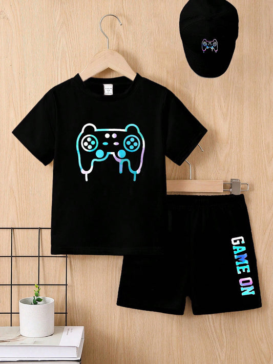 2枚の少年用カスタムゲームコントローラープリント半袖Tシャツと英語プリントショーツセット