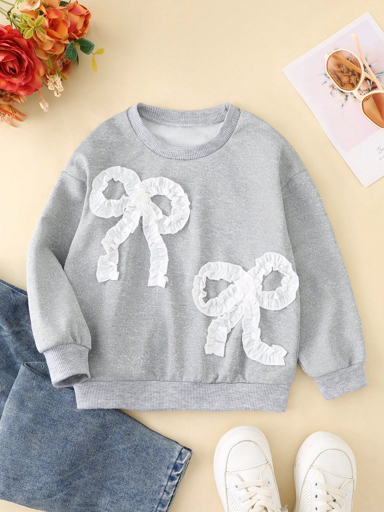 Young Girl Round Neck Loose Fit Long Sleeve Sweatshirt, Korean Sweet Style With 3D Bow And Ruffle Trim, Suitable For Daily Wear, Outdoor Activities And Sports, Spring And Autumn