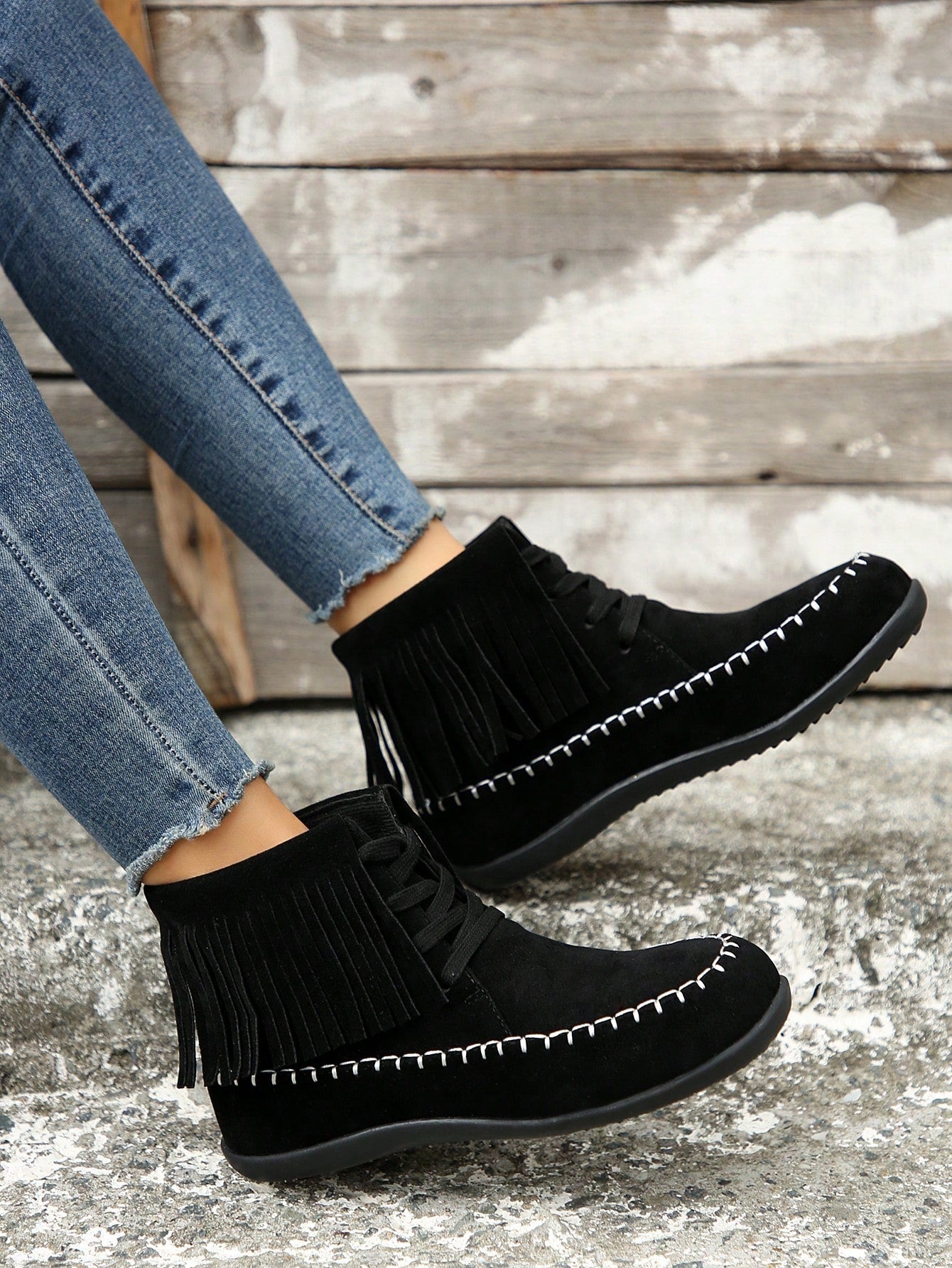 Women's Round Toe Fringe Rivets Side Zipper Flat Fashion Boots