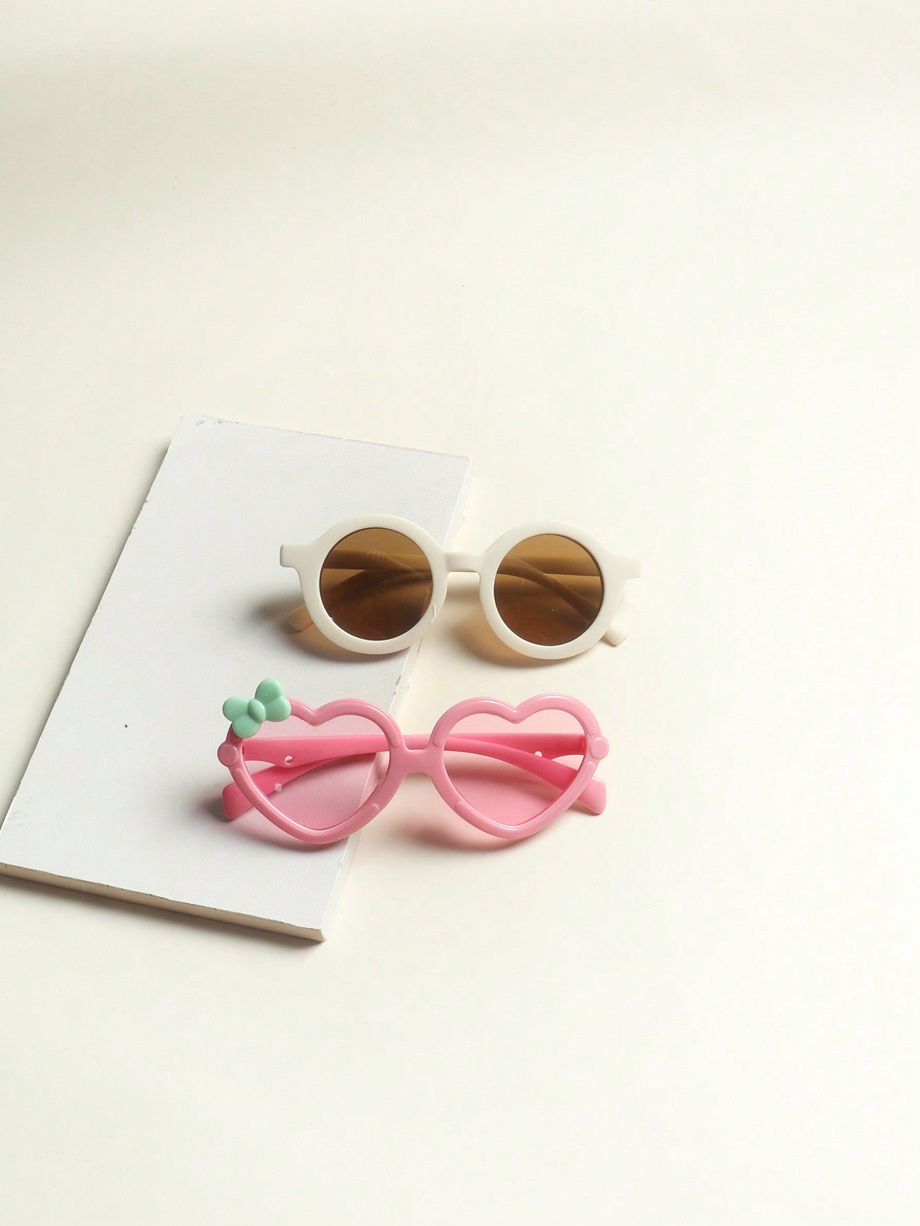 2pcs Cute Heart Decorated Fashionable Sunglasses Set For Boys And Girls