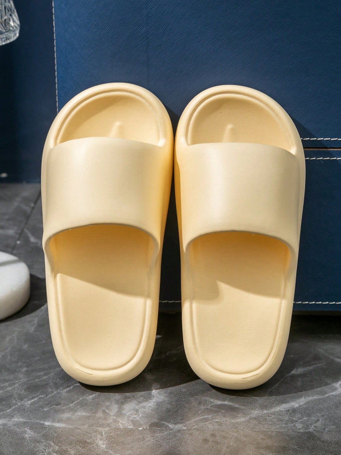 Summer Home With Non-Slip Bedroom Interior And Exterior Bath Bathroom Floor Soft Male And Female Couples Plastic SlippersPink Slippers White Slippers Yellow Slippers Green Slippers Black Slippers Solid Color Slippers Simple Slippers  Slides Slippers Flip-