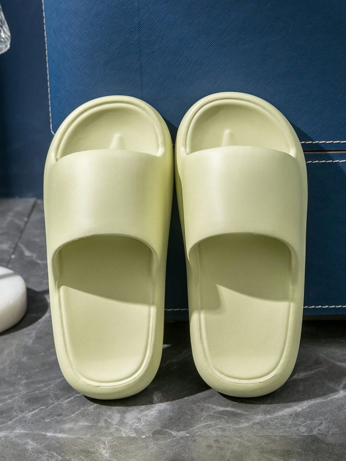 Summer Home With Non-Slip Bedroom Interior And Exterior Bath Bathroom Floor Soft Male And Female Couples Plastic SlippersPink Slippers White Slippers Yellow Slippers Green Slippers Black Slippers Solid Color Slippers Simple Slippers  Slides Slippers Flip-