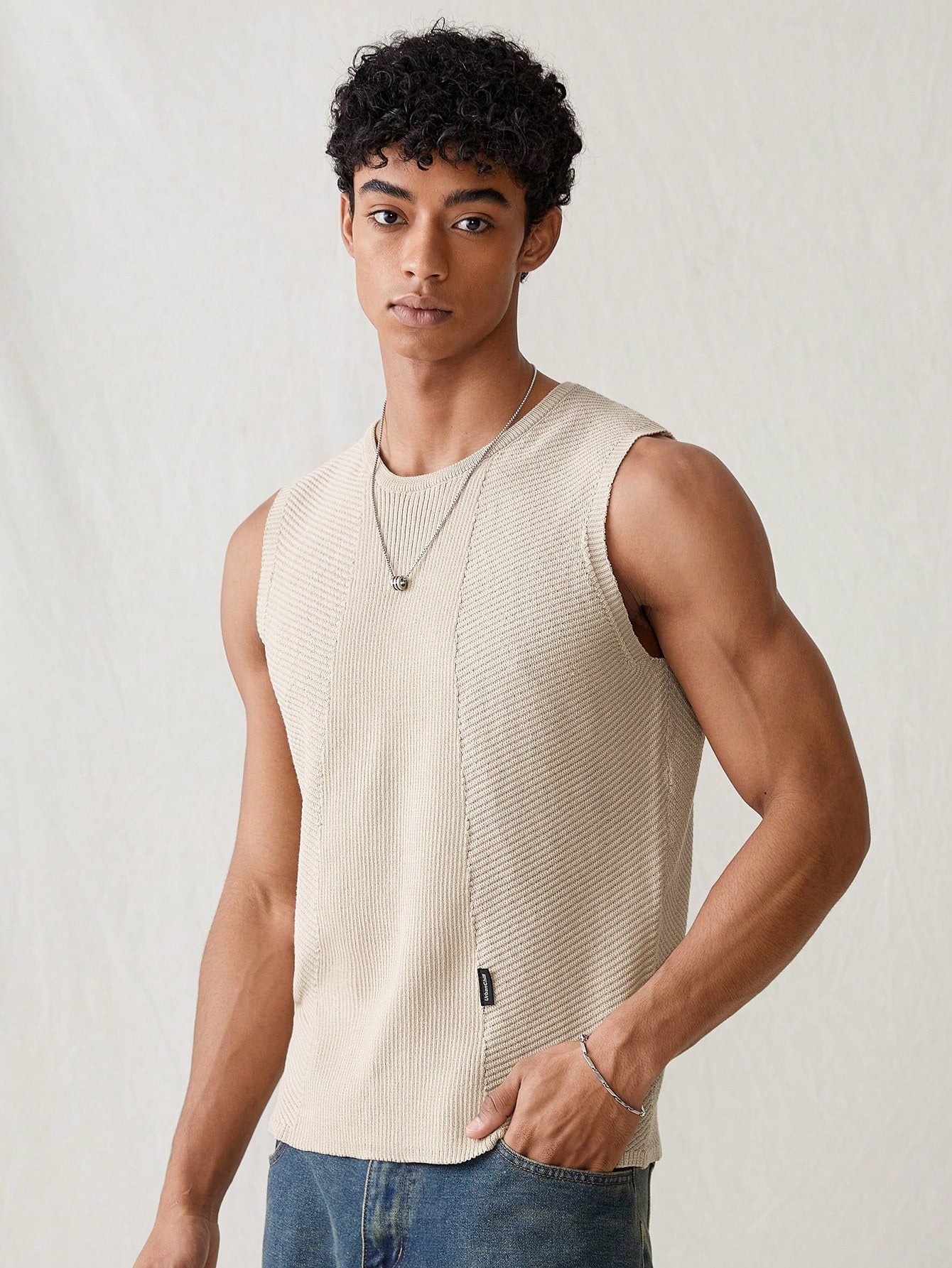 Men Solid Round Neck Sweater Vest