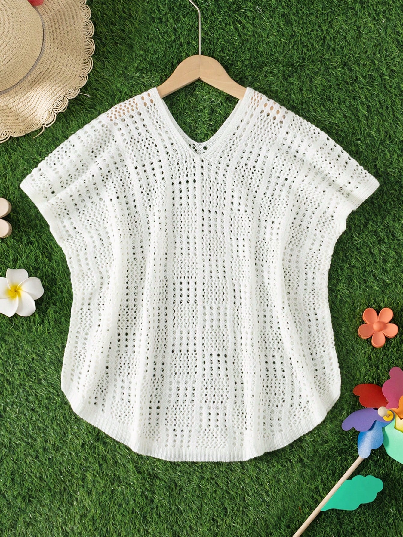 New Summer Arrival For Tween Girls: Hollow Out Geometric Pattern Knitted Cover Up. This Cover Up Combines Fashion And Personality Perfectly. The Simple And Modern Design Of Hollow Out Geometric Patterns Shows The Fashion Taste Of Young Girls, Giving Peopl