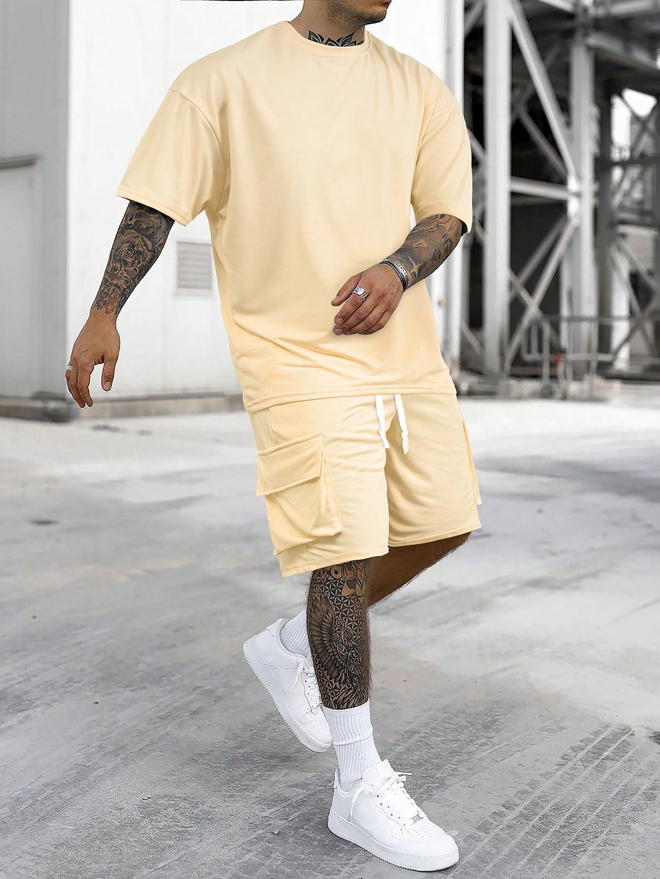 Men's Solid Color Short Sleeve Round Neck T-Shirt And Drawstring Waist Shorts 2pcs/Set