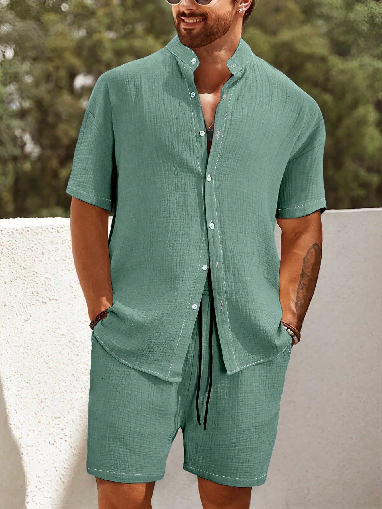 Men Solid Button Up Shirt & Drawstring Waist Shorts