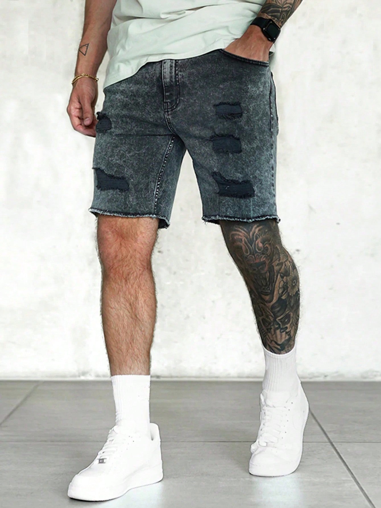 Men Ripped Frayed Raw Hem Denim Shorts