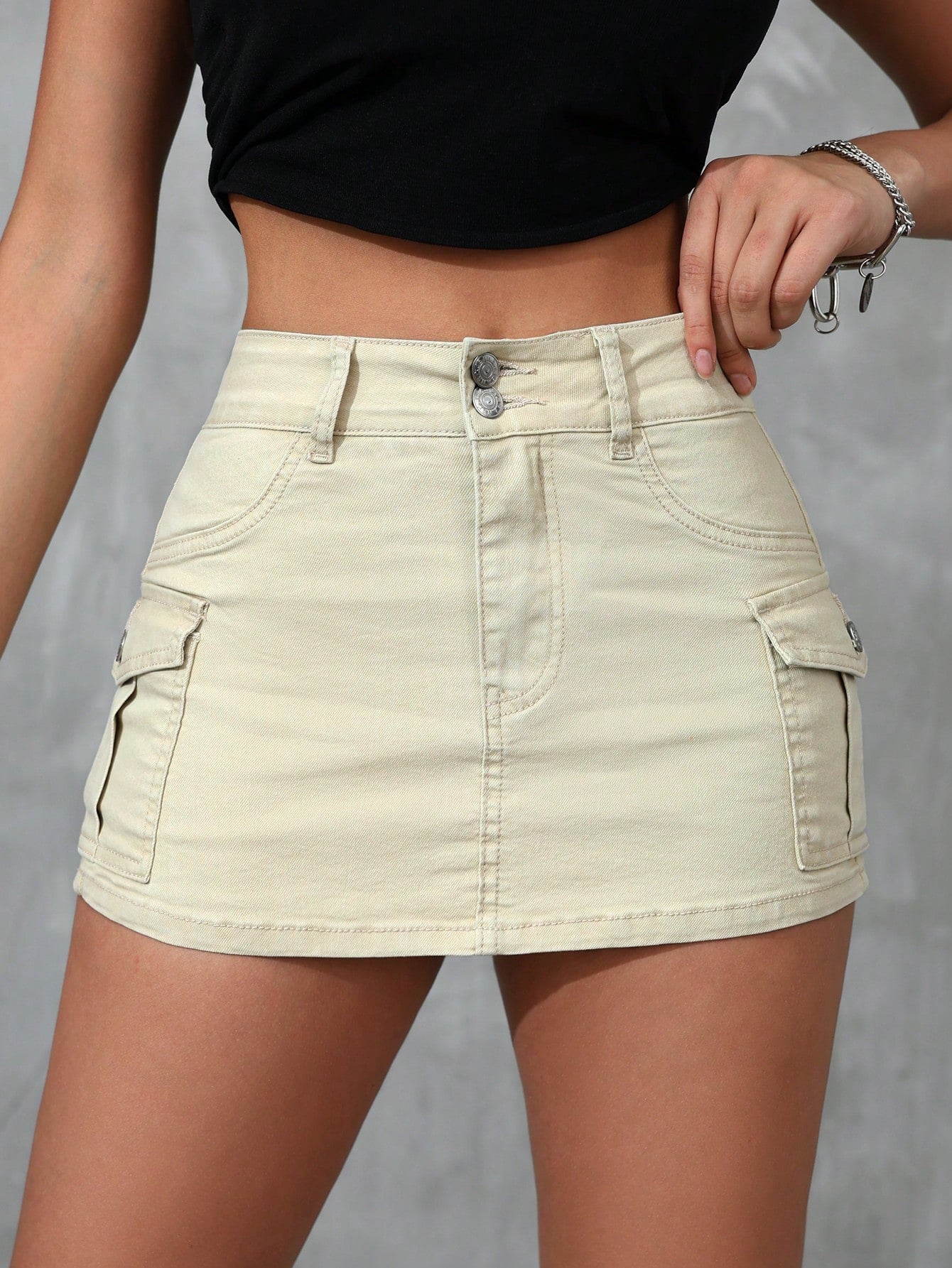 Women Plain And Simple Denim Shorts For Daily Wear