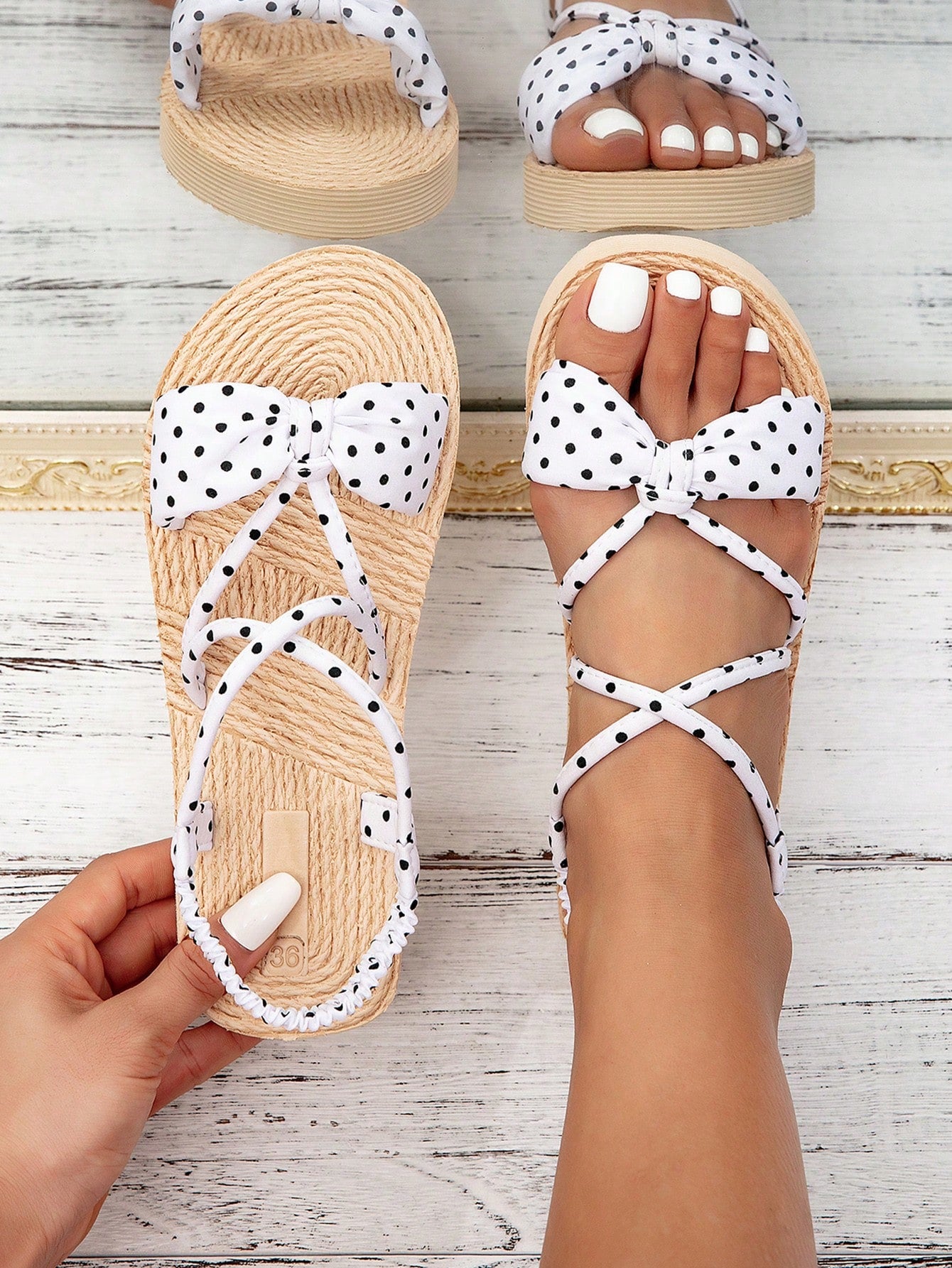 Fashionable Flat Sandals With Straw Soles, Perfect For Students To Wear Outside During Vacation On The Beach