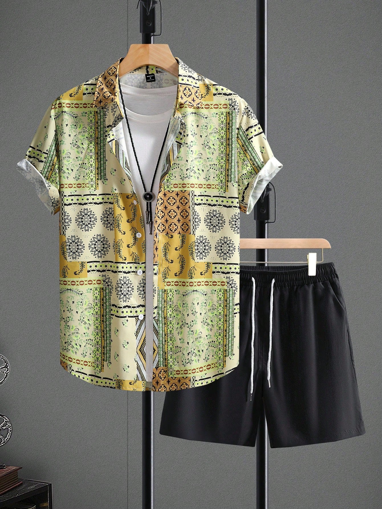 Men Patchwork Print Shirt & Drawstring Waist Shorts Without Tee