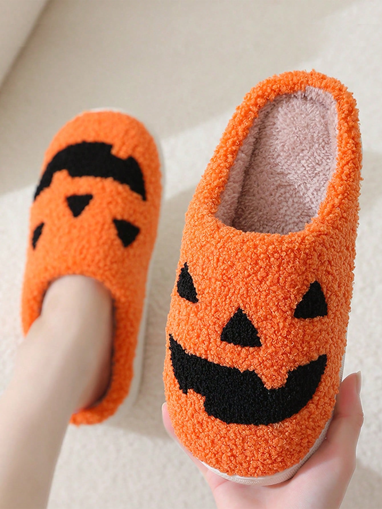 Women's Halloween Pumpkin, Ghost, Skull, Bat, Ghost Cat Pattern Flat Bottomed Indoor Plush Slippers, Winter Home Slippers