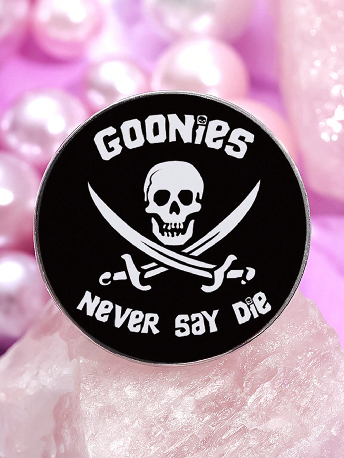 1pc Goonies Never Say Die Soft Button Pin Punk UV Skull Movie Inspiration Brooch Lapel Badges Fashion Jewelry Gift Accessories