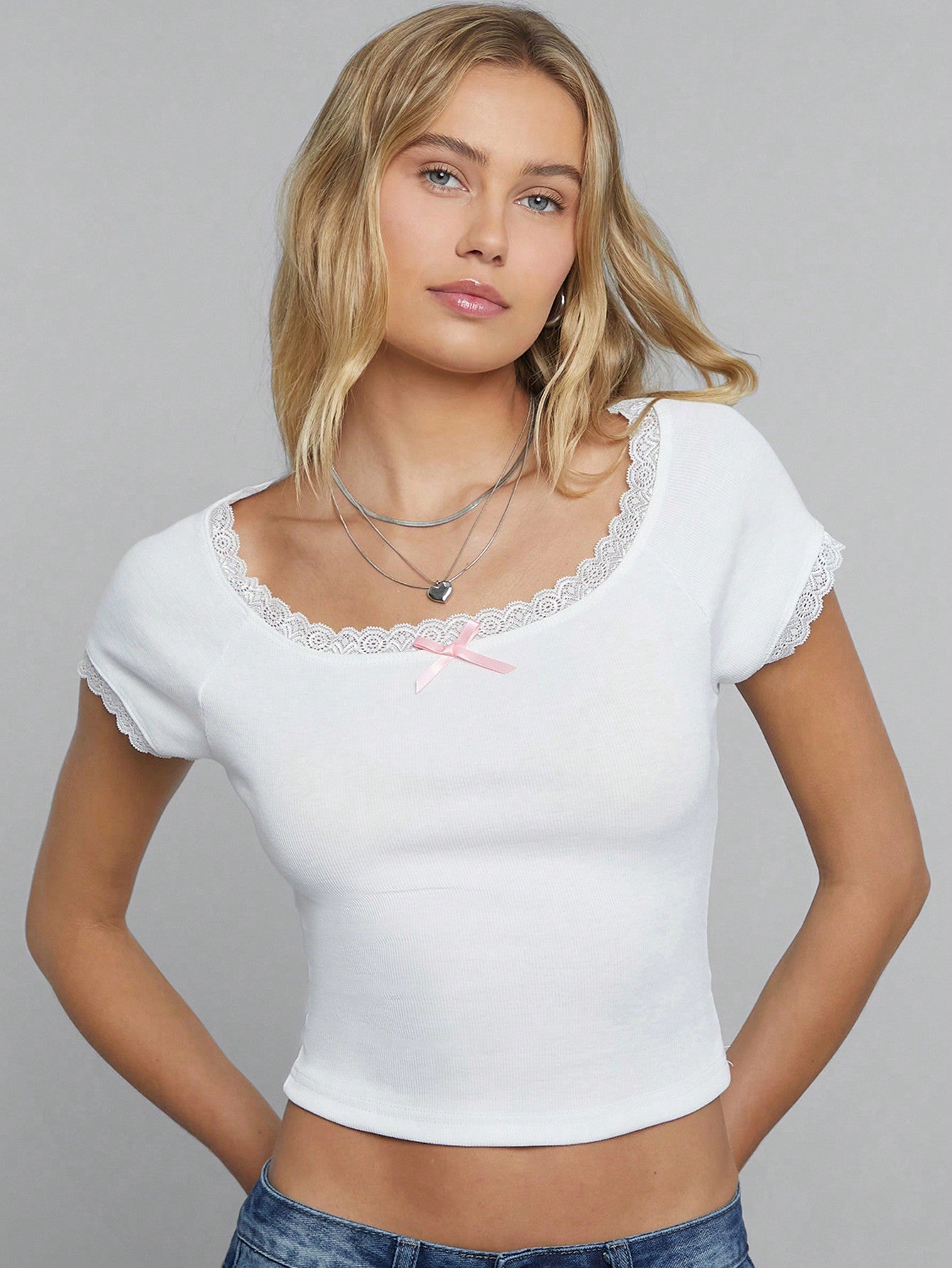 Balletcore Pink Bow Front & Lace Trim Scoop Neck Rib-Knit White Tee For Summer Going Out