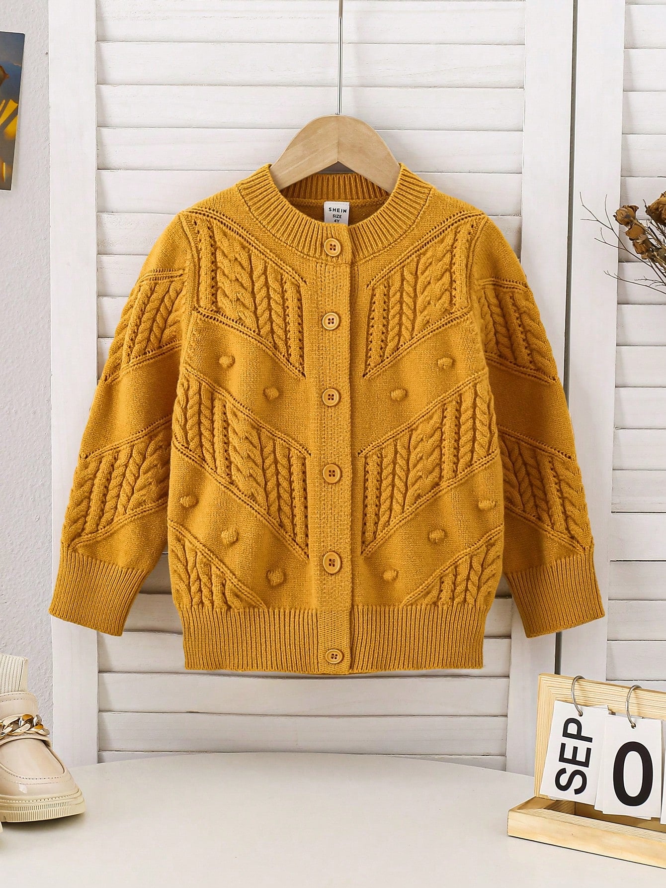 Fashionable Round Neck Cardigan Sweater For Young Girls/Toddler Girls In Fall And Winter Seasons, Featuring Button And Irregular Texture Design To Show Individuality. This Sweater Jacket Is Both Warm And Stylish, Suitable For Girls And Teenagers To Wear.