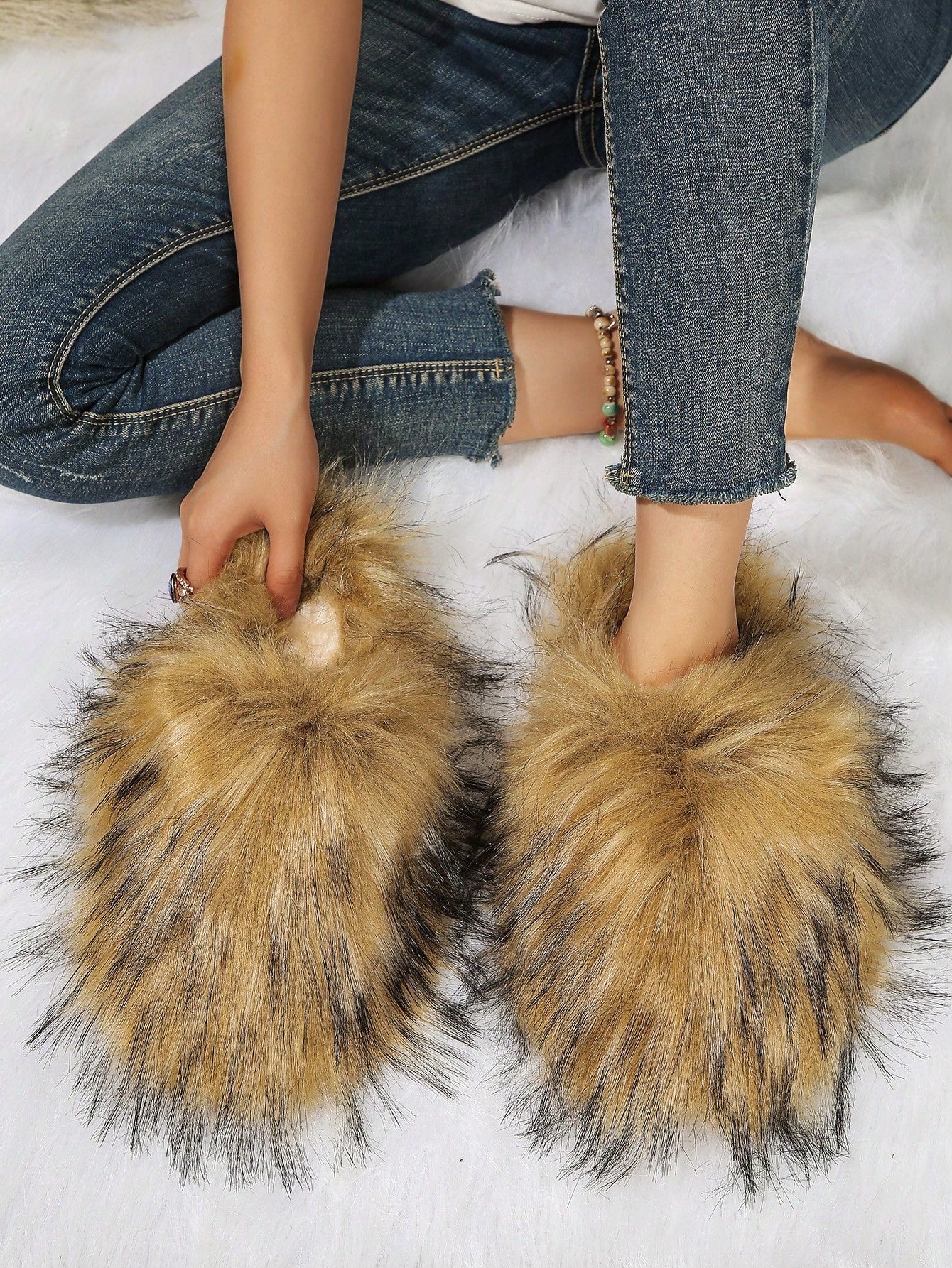 Women's Blue Dual-Color Faux Fur Fluffy Slides, Round Toe Casual Slip-Ons, Fashionable, Comfortable, Sexy, And Elegant. Suitable For Home And Casual Wear, Added Fleece For Warmth, Flat And Soft Home Slippers