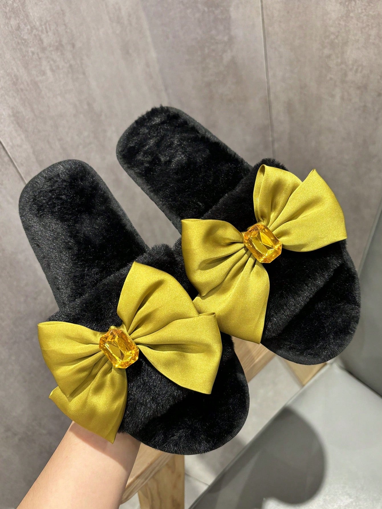 Women Elegant Velvet Red Bowknot Flat Plush Slippers, Perfect For Valentine's Day Party And Home