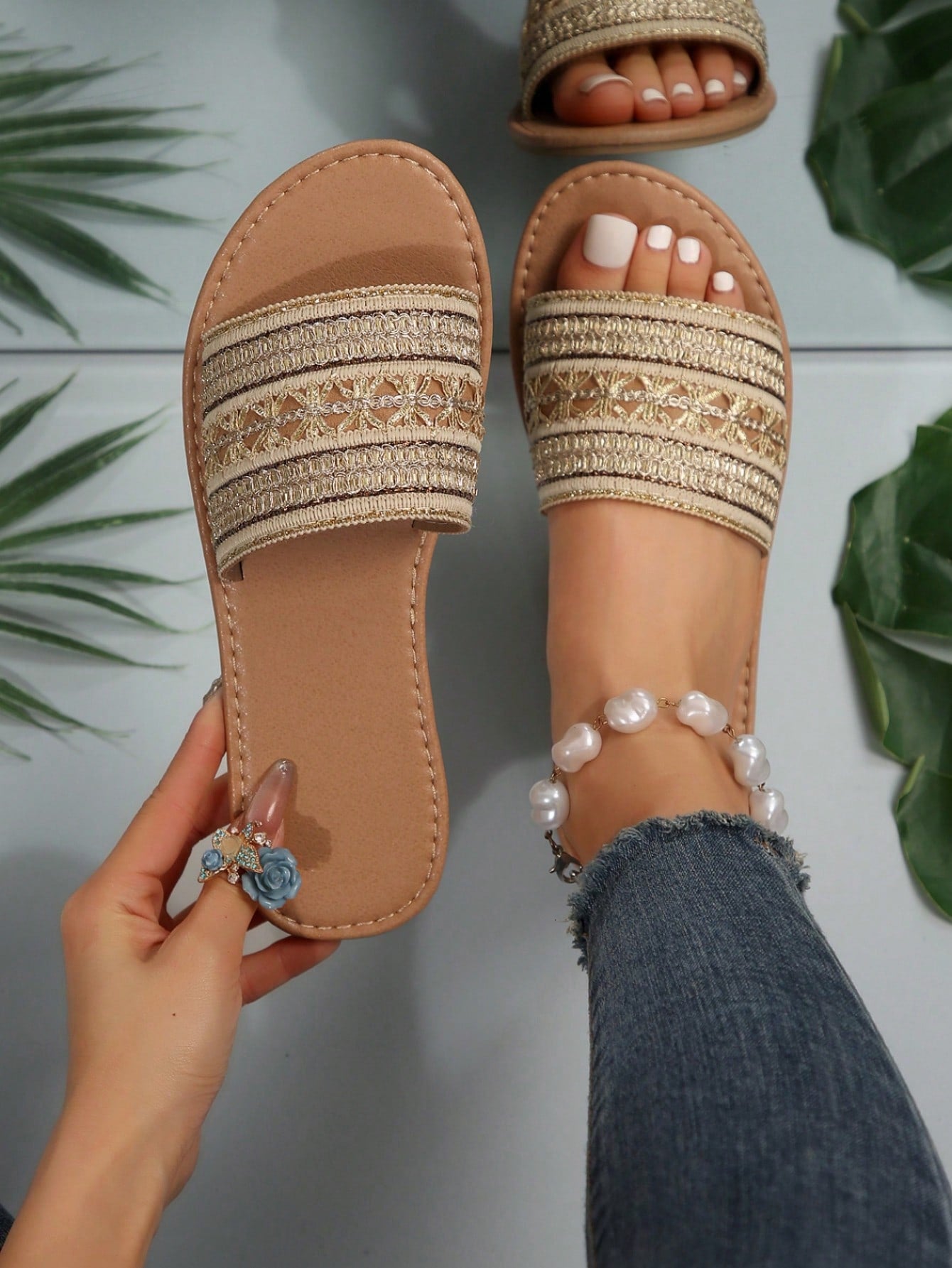 2024 Spring/Summer Fashionable Simple  Bohemian Style Slip-On Comfortable Ladies Flat Sandals Beige