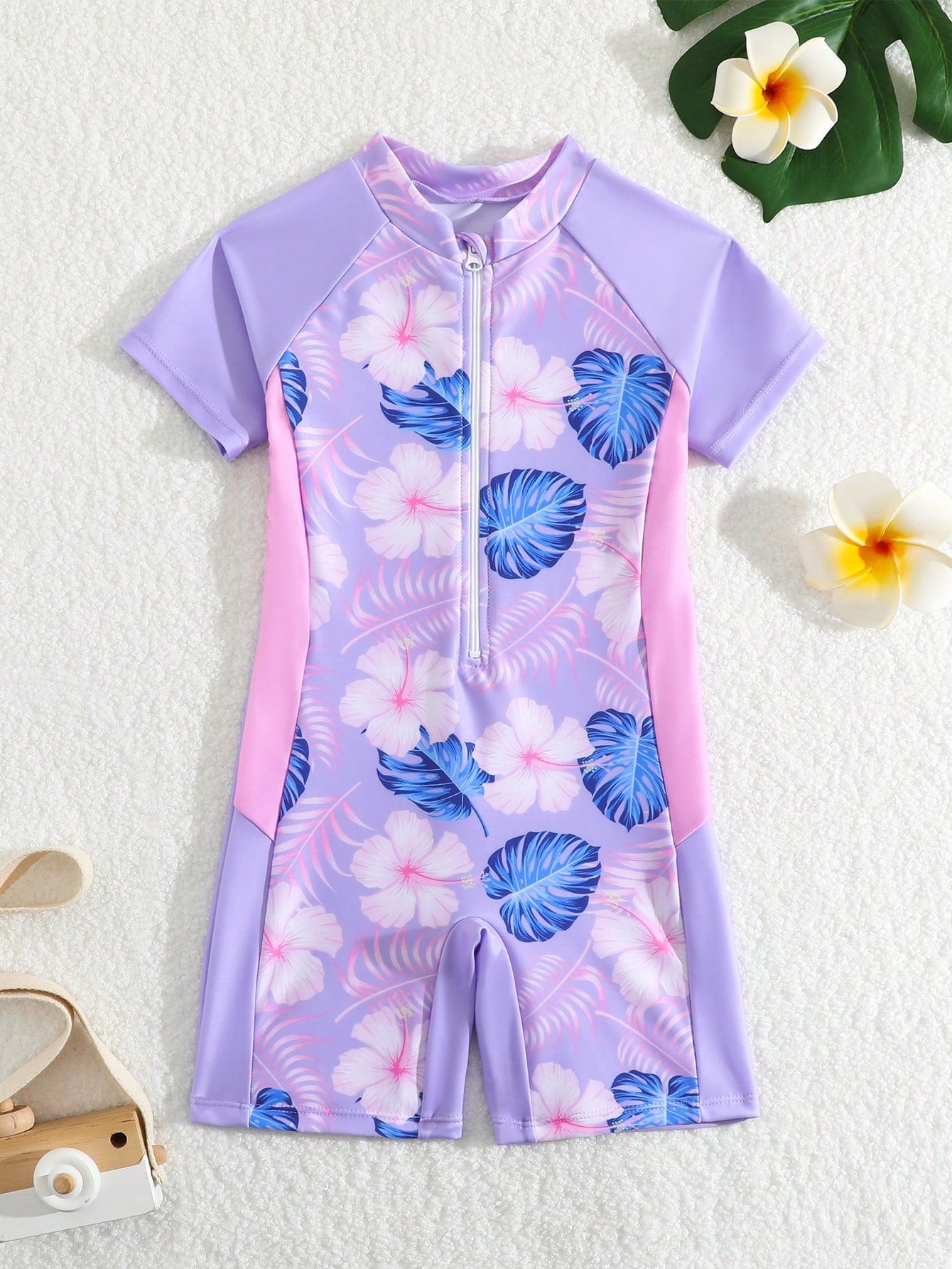 Young And Baby Girls' One Piece Swimsuit, New Summer Arrival. The Pink And Purple Floral Pattern Is , Sweet And Lively, And Showcases Luxury And Fashion. The Zipper Embellishment In The Center Adds Elegance And Uniqueness To The Swimsuit. The Swimsuit Is