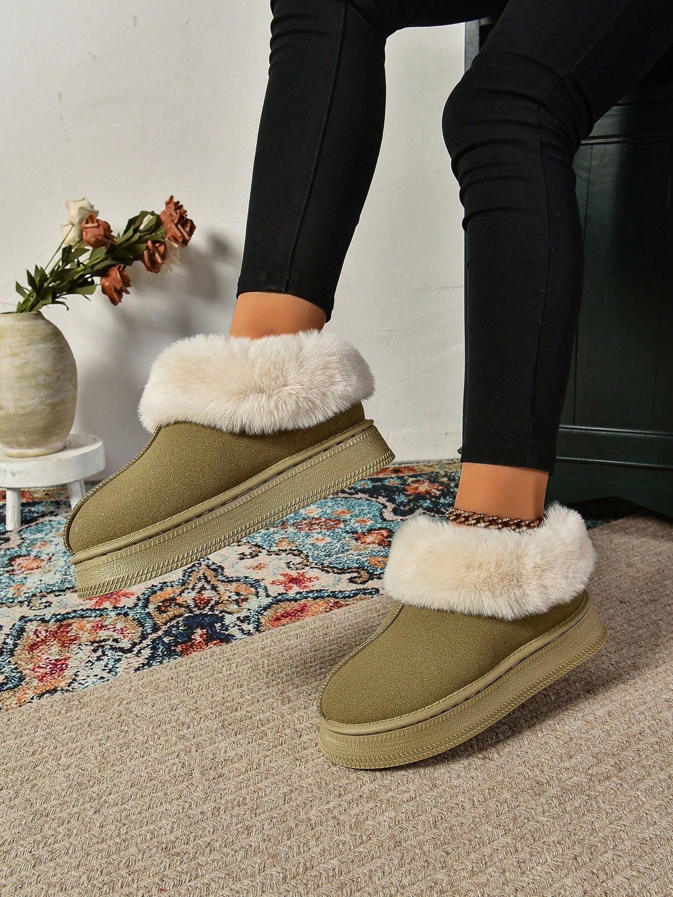 Winter Thickened Fur Snow Boots, Women's Fashionable And Versatile Thick-Soled Slip-On Warm Short Boots