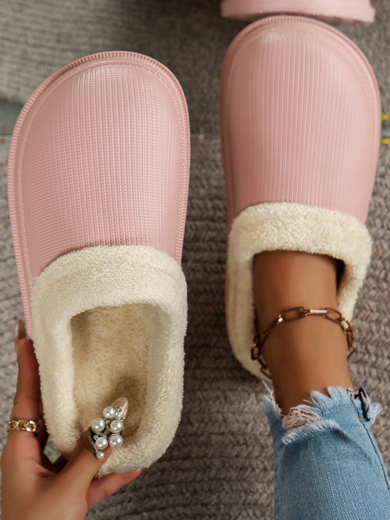 Women's Winter Indoor Plush Slippers, Thick Waterproof Anti-Slip Sole, Warm & Furry, Can Be Worn Outside