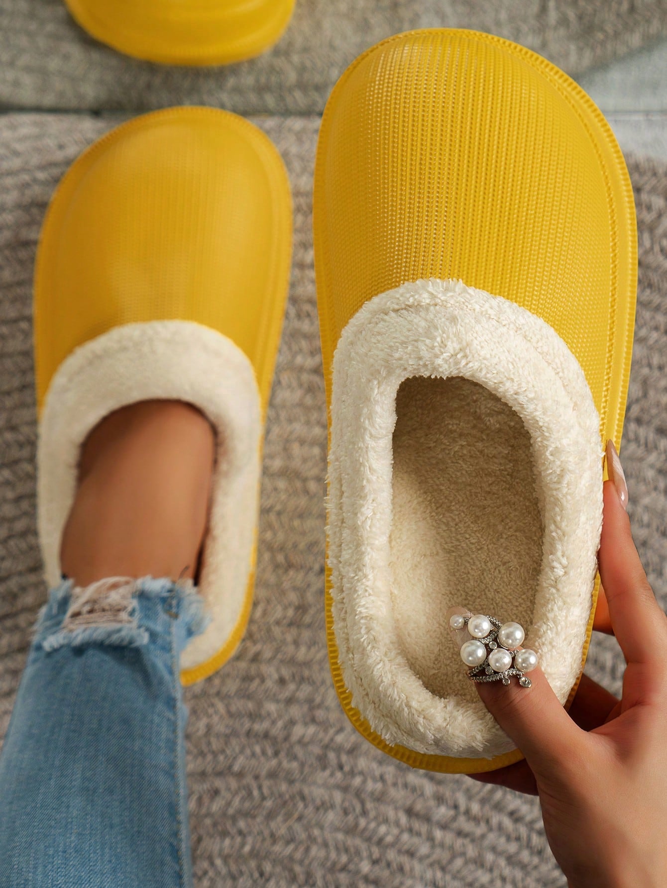 Women's Winter Indoor Plush Slippers, Thick Waterproof Anti-Slip Sole, Warm & Furry, Can Be Worn Outside