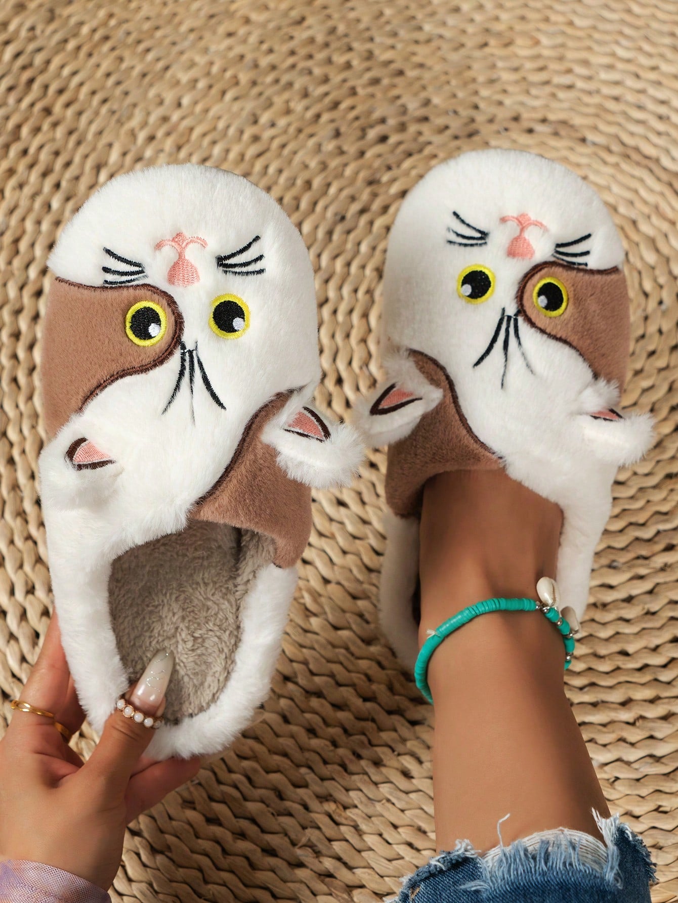 Winter Women's Cute Cat Pattern Indoor Comfortable Anti-Slip Warm Soft Bottom Furry Slippers