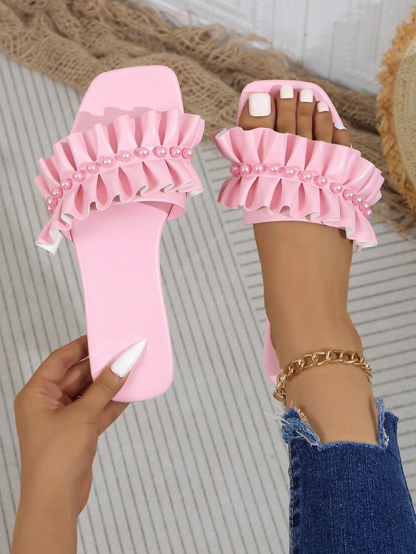 2024 New Pink Pearl Holiday Style French Chic Women's Outdoor Slippers With Ruffle Trim, Flat Slip-Resistant Summer Beach Pink Sandal