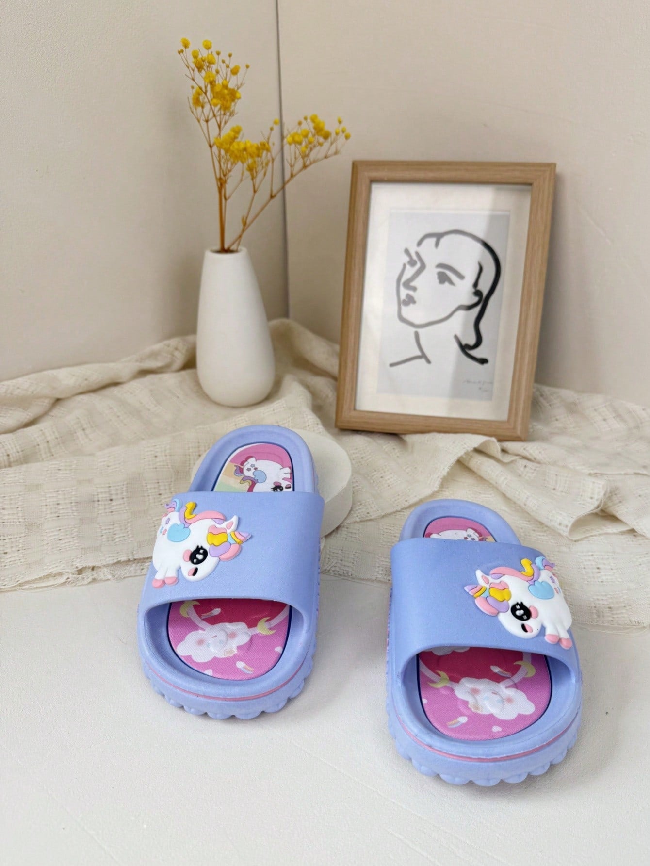 A Pair Of Cute Princess Slippers For Spring And Summer, Cartoon Soft-Sole Girls Sandals Suitable For Indoor, Outdoor And Beach Activities