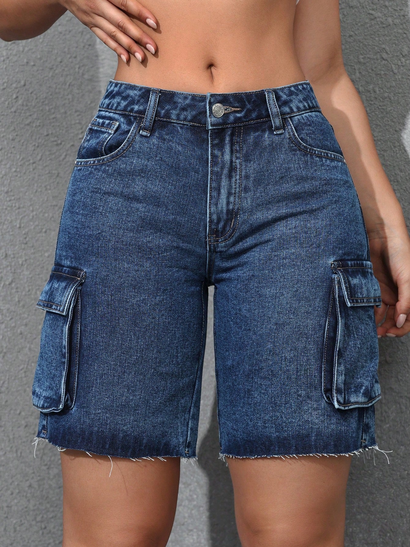 Women's Washed Edge Decoration Cargo Denim Shorts