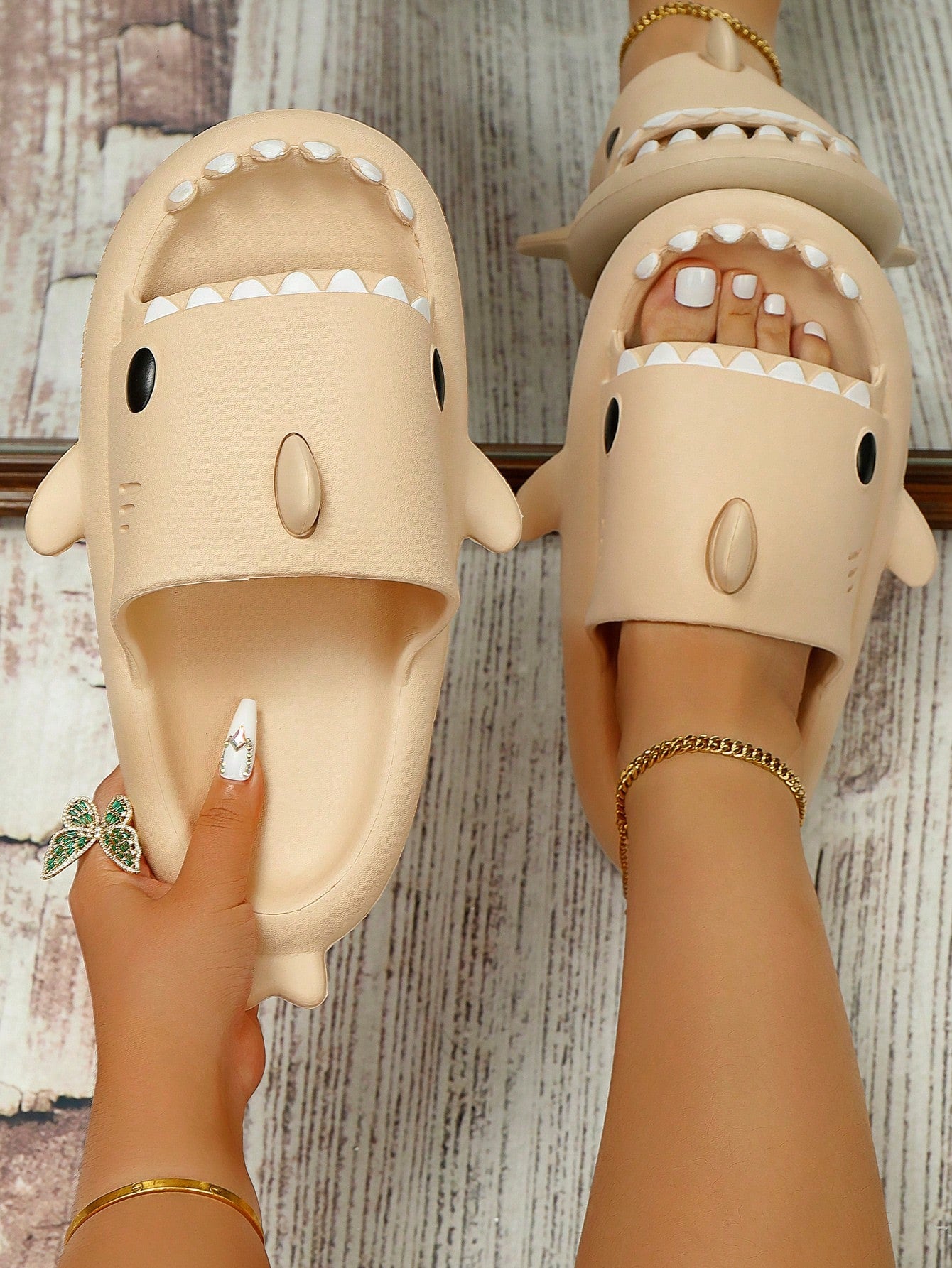 Fashionable And Fun Shark Thick-Soled Plastic Slippers, Soft Sole Shark Slides, Suitable For Beach Vacation