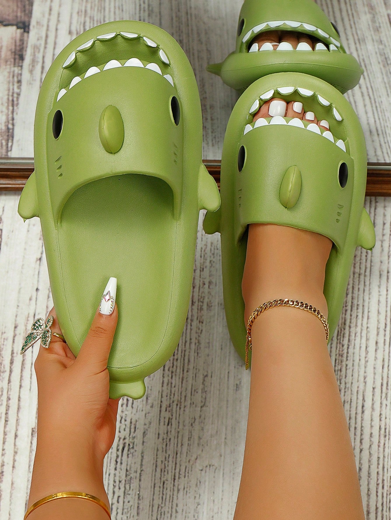 Fashionable And Fun Shark Thick-Soled Plastic Slippers, Soft Sole Shark Slides, Suitable For Beach Vacation