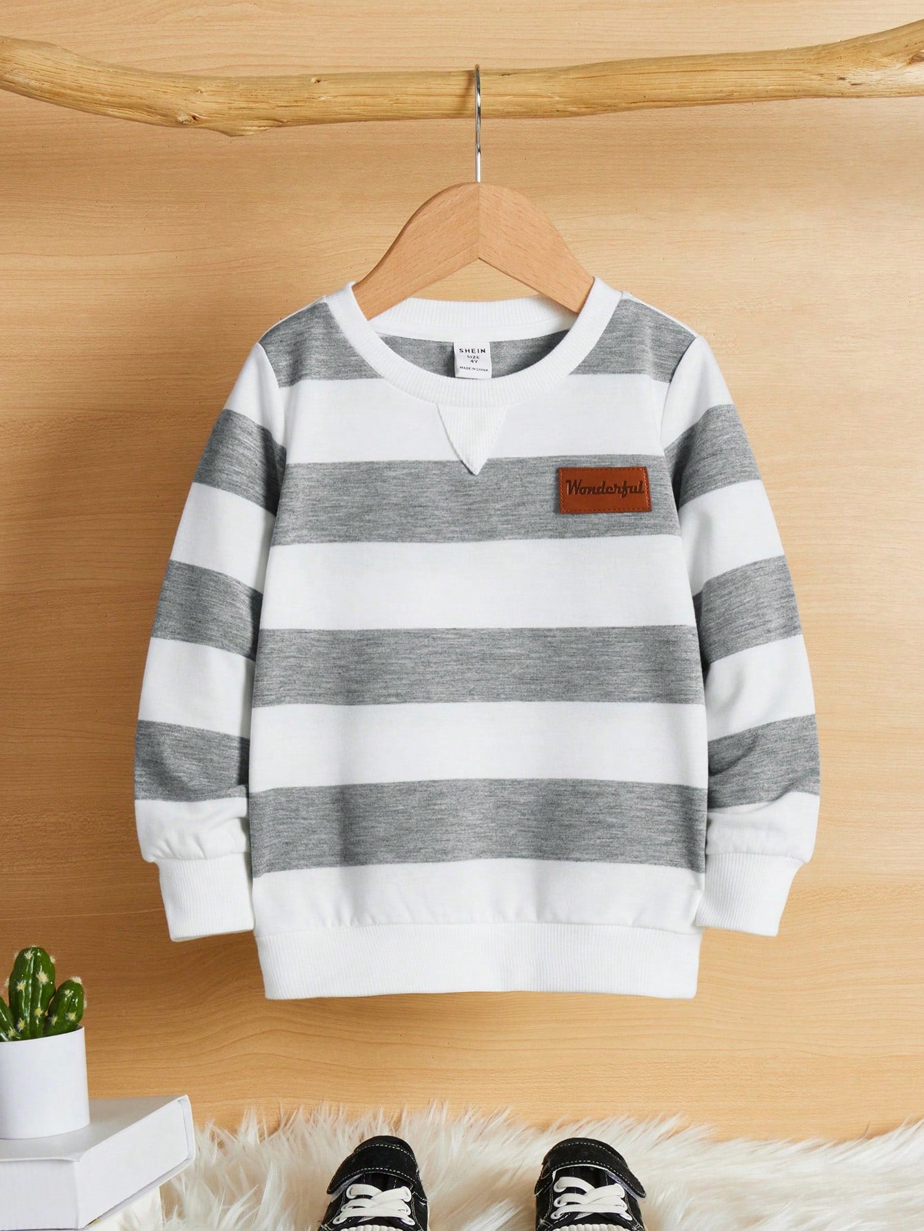 Young Boy Striped Crewneck Sweatshirt With Regular Shoulders