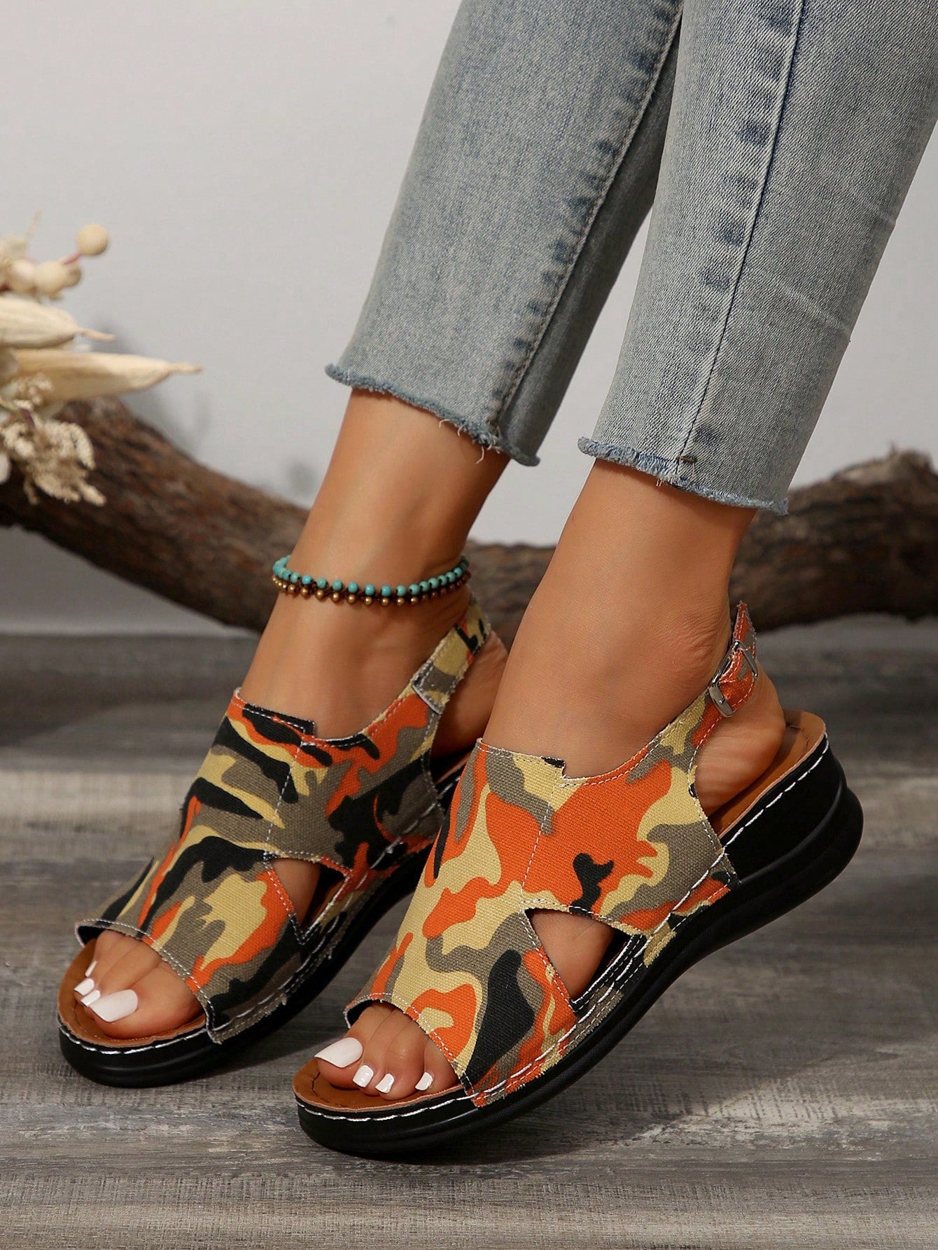 Summer New Fashionable Couple Best-Seller Camouflage Army Green Wedge Heeled Thick-Soled Sandals, Cool Tattered Aesthetic Material With Reinforced Stitching & Elevating Waterproof Platform, Open Toe With Anti-Slip Soft Sole Beach Sandals, Fashionable And