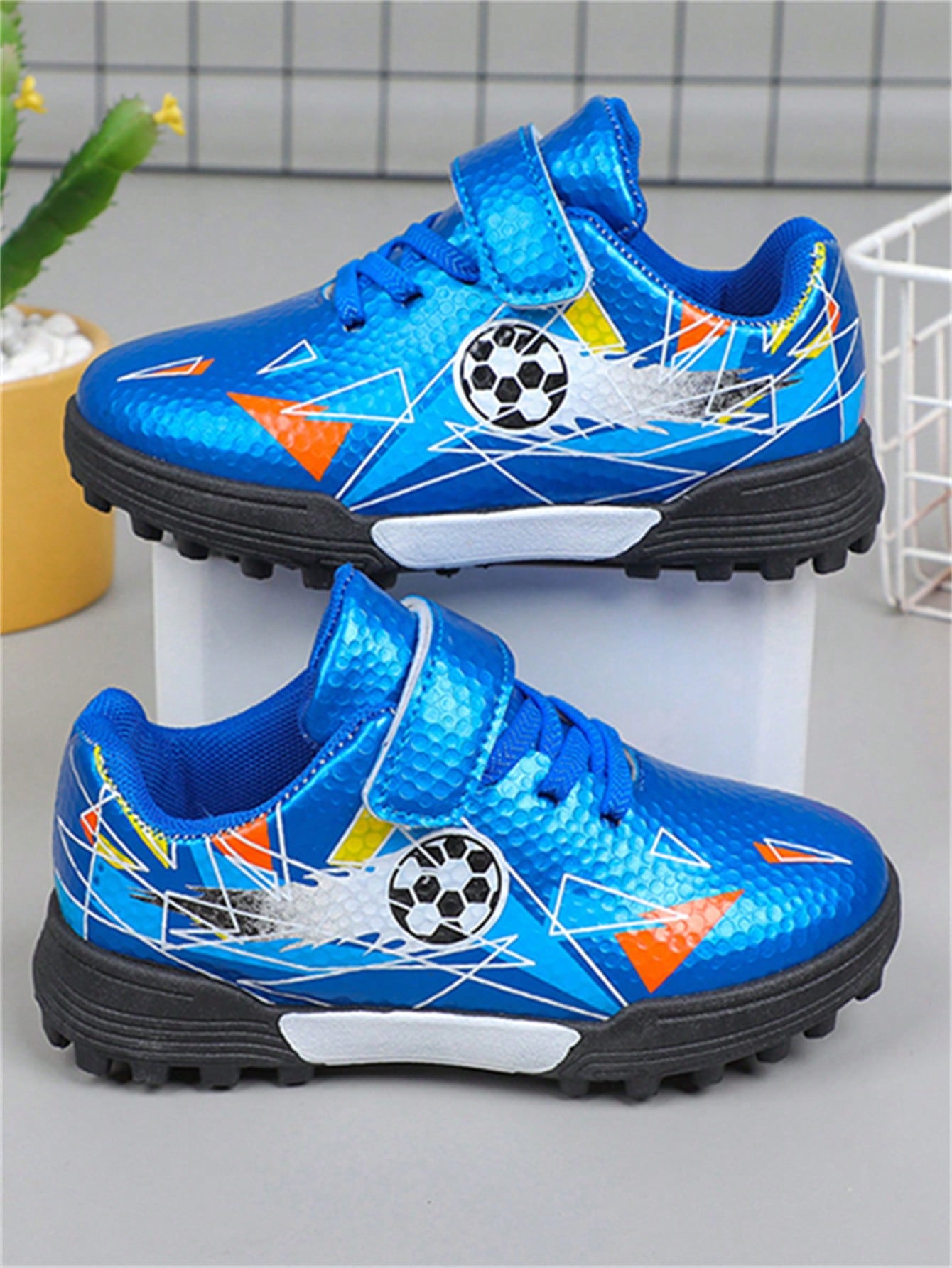 1pair Boys' Elastic Band & Hook-And-Loop Design Football Shoes With Anti-Skid Stud Soles, Autumn